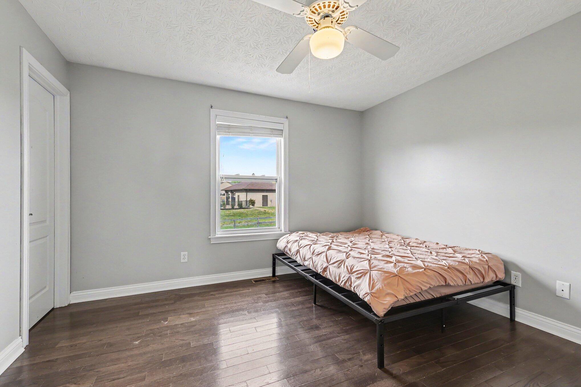 294 La Salle Court Property Photo 19