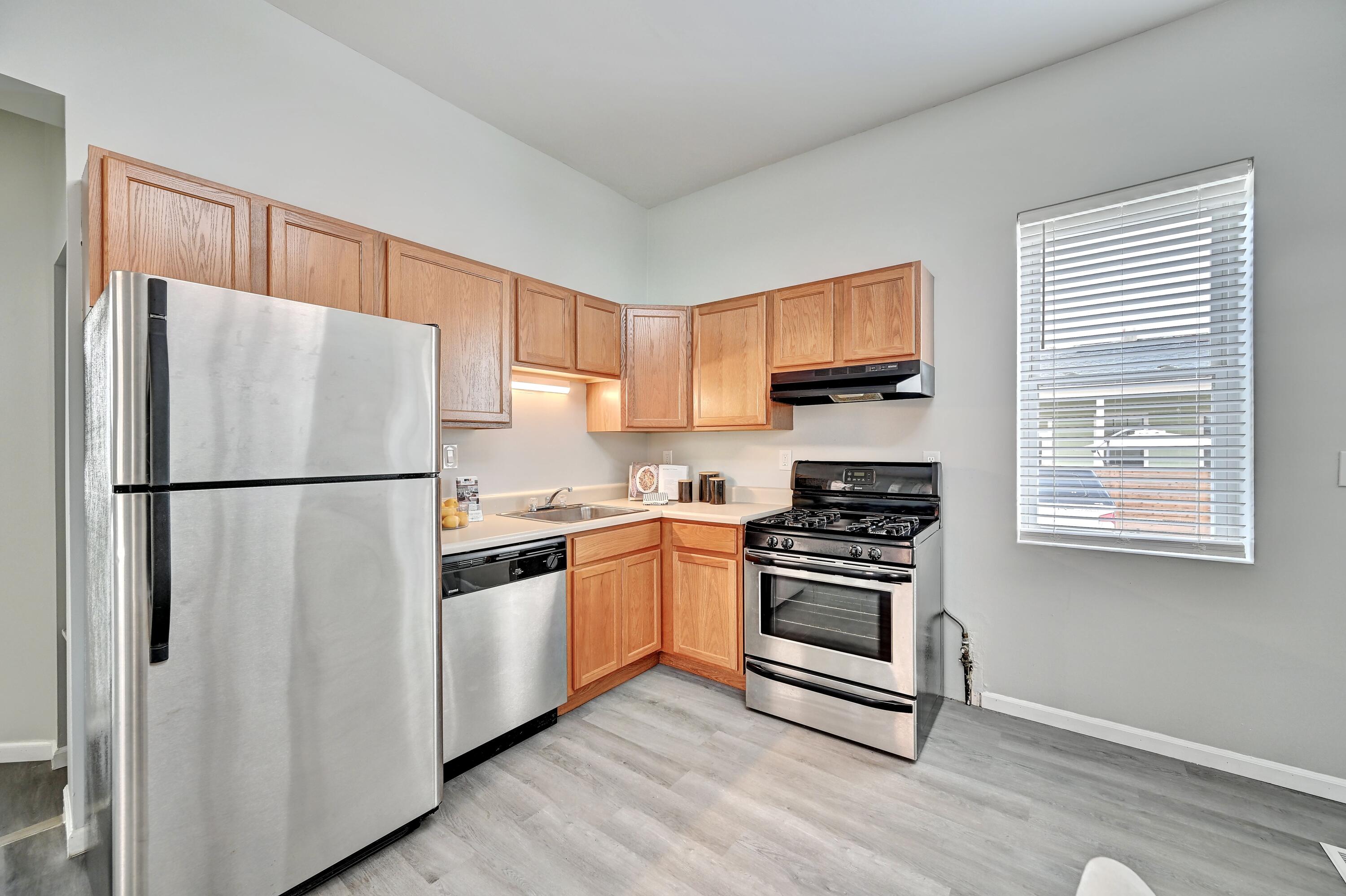 329 Berry Avenue Property Photo 9