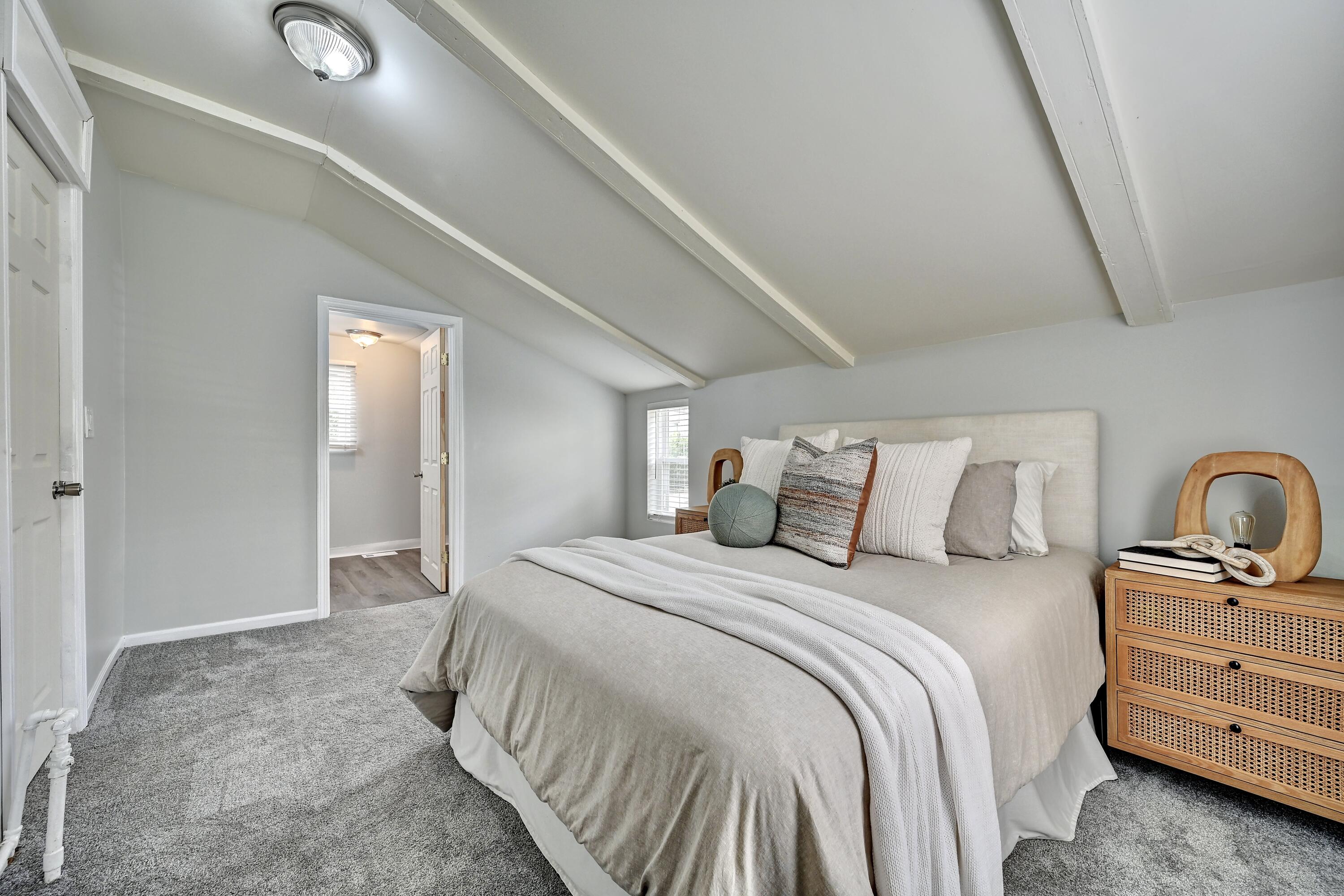 329 Berry Avenue Property Photo 12
