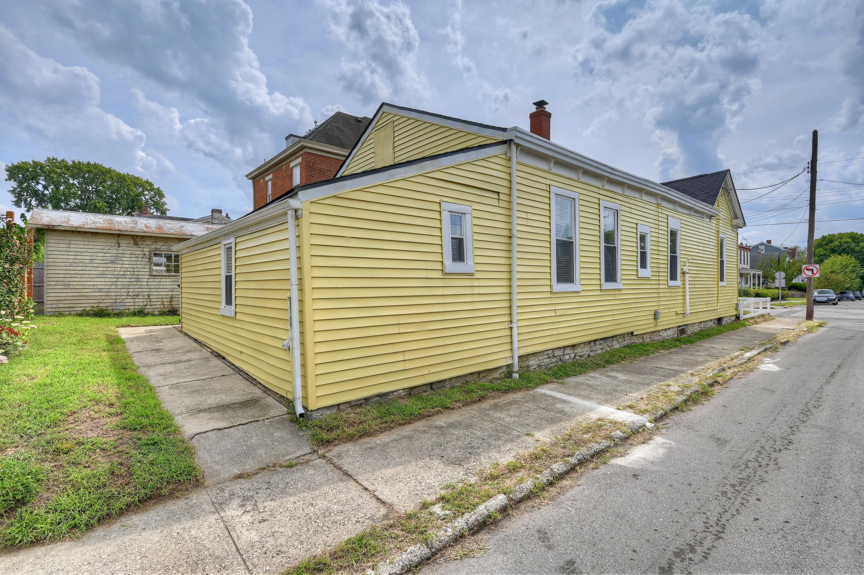 329 Berry Avenue Property Photo 21