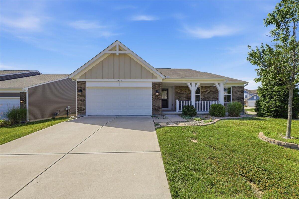 1376 Meadowcrest Circle Property Photo 1