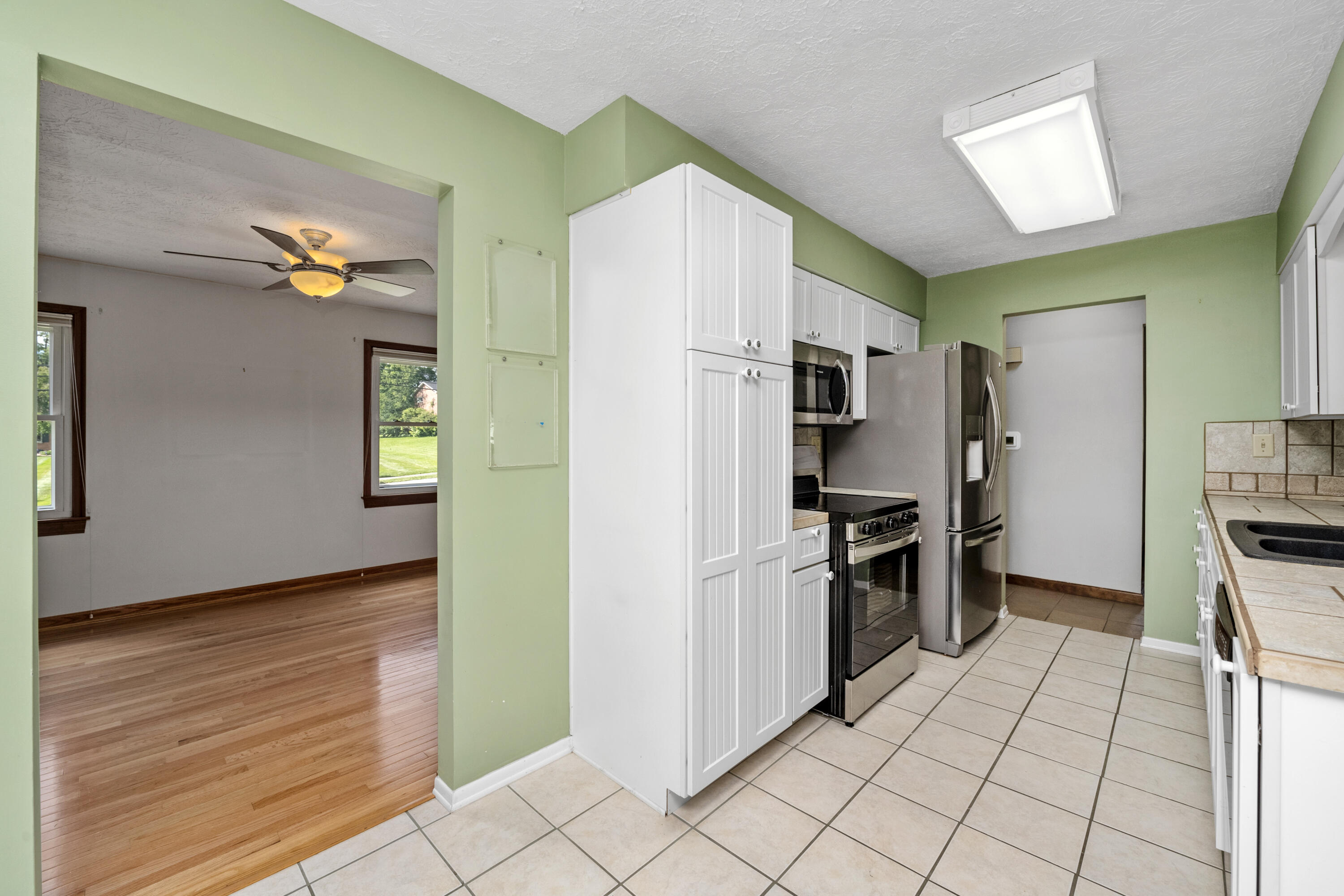 1129 Cayton Road Property Photo 3