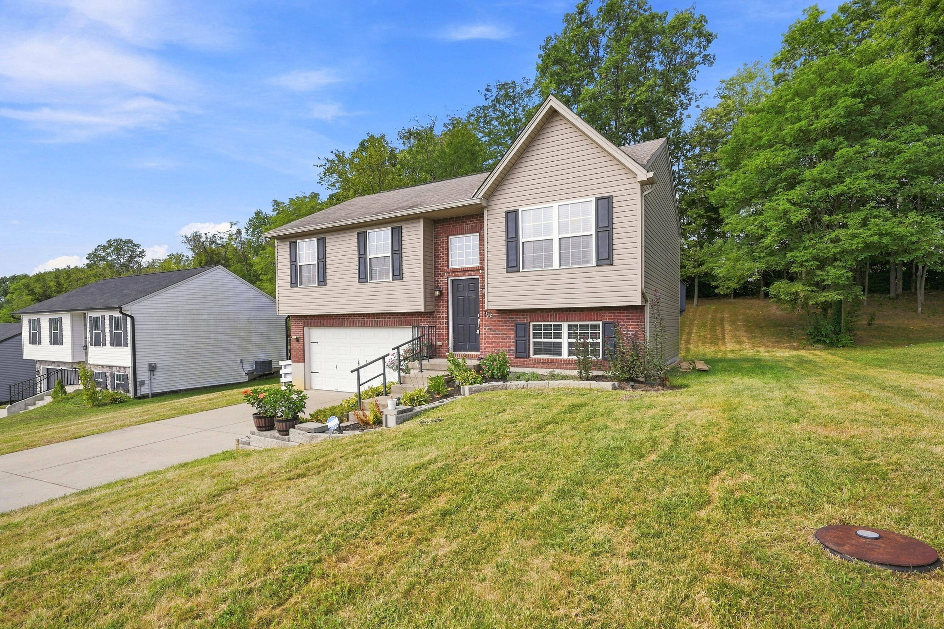 452 Eagle Creek Drive Property Photo 2