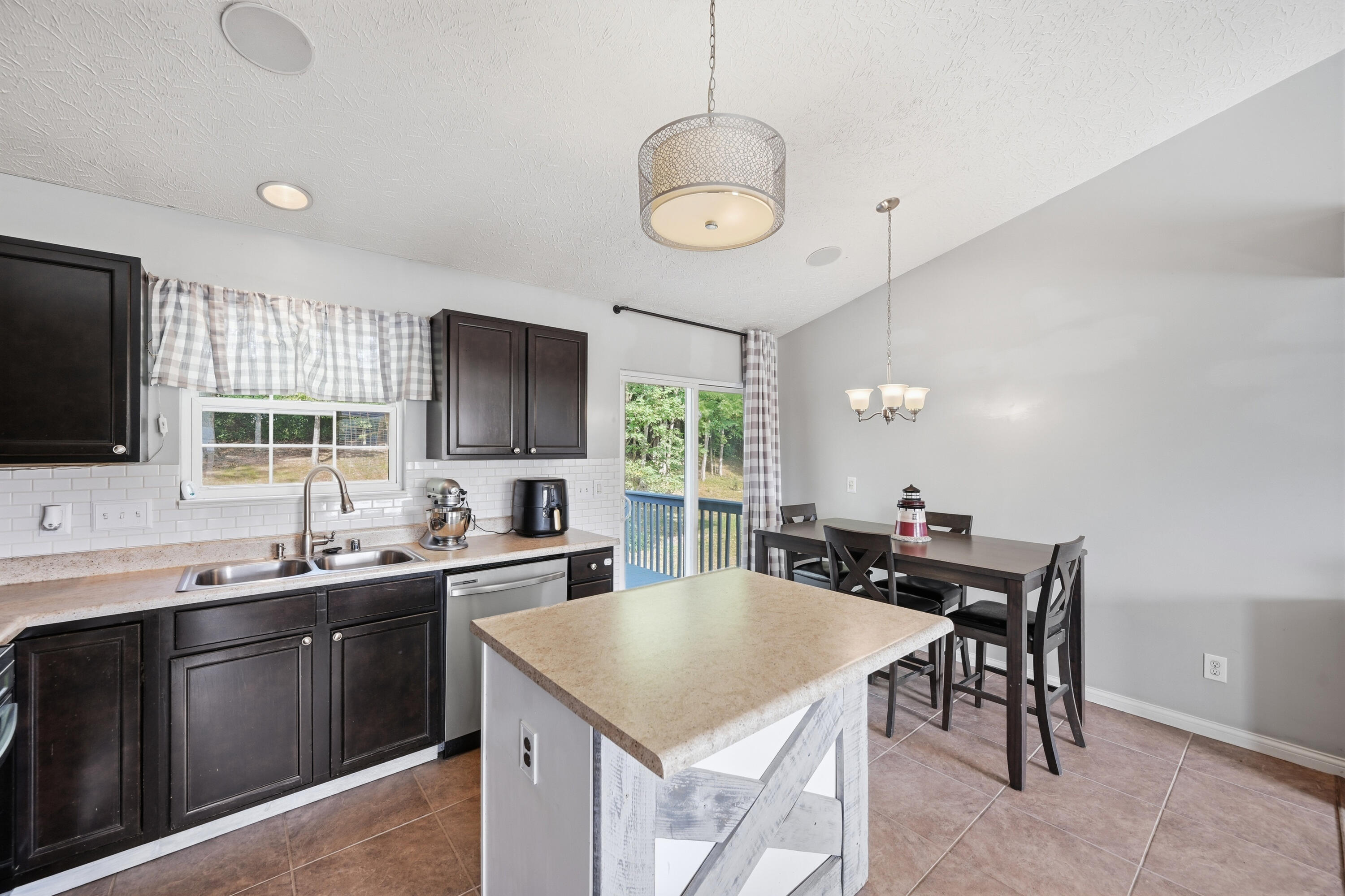 452 Eagle Creek Drive Property Photo 8