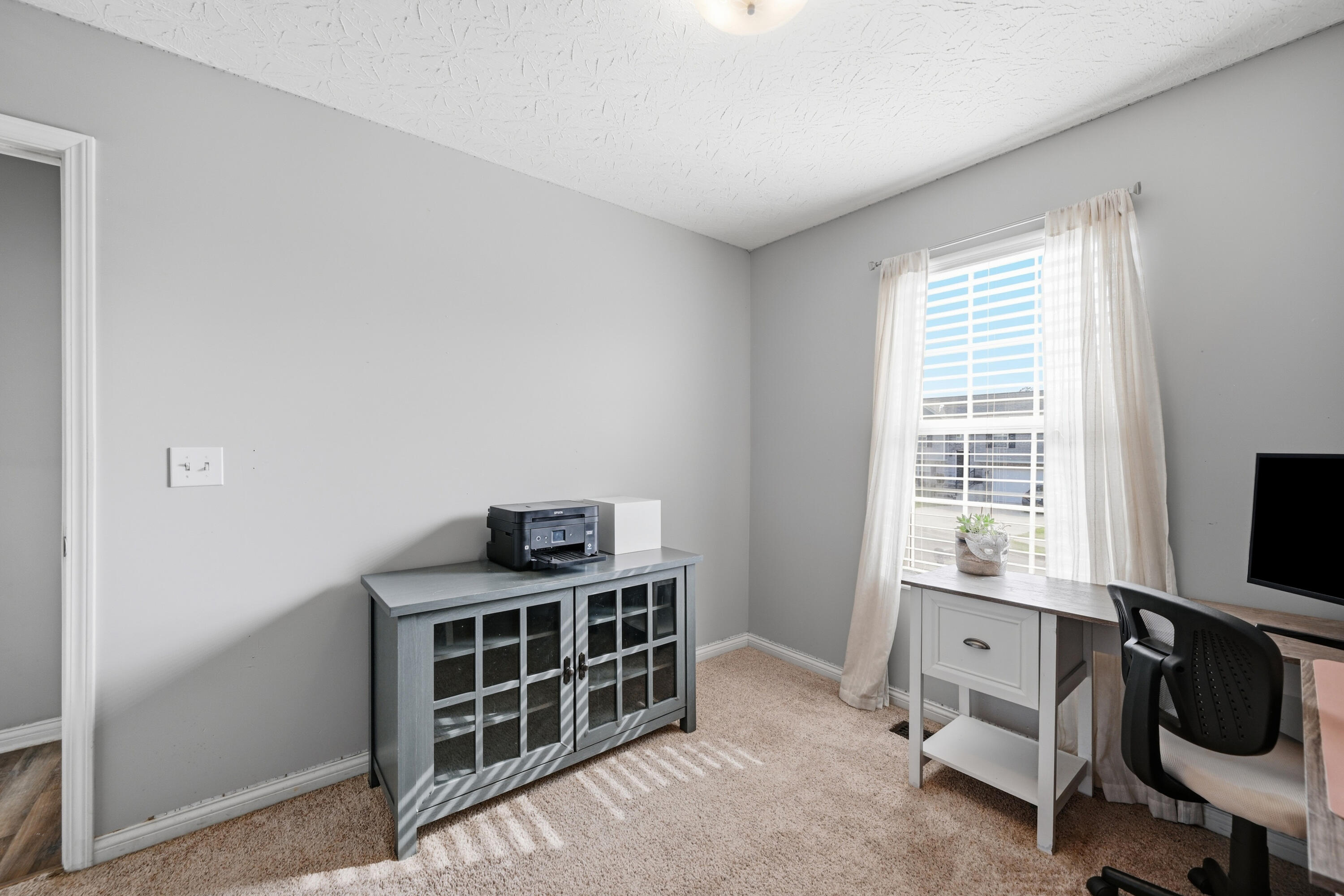 452 Eagle Creek Drive Property Photo 17