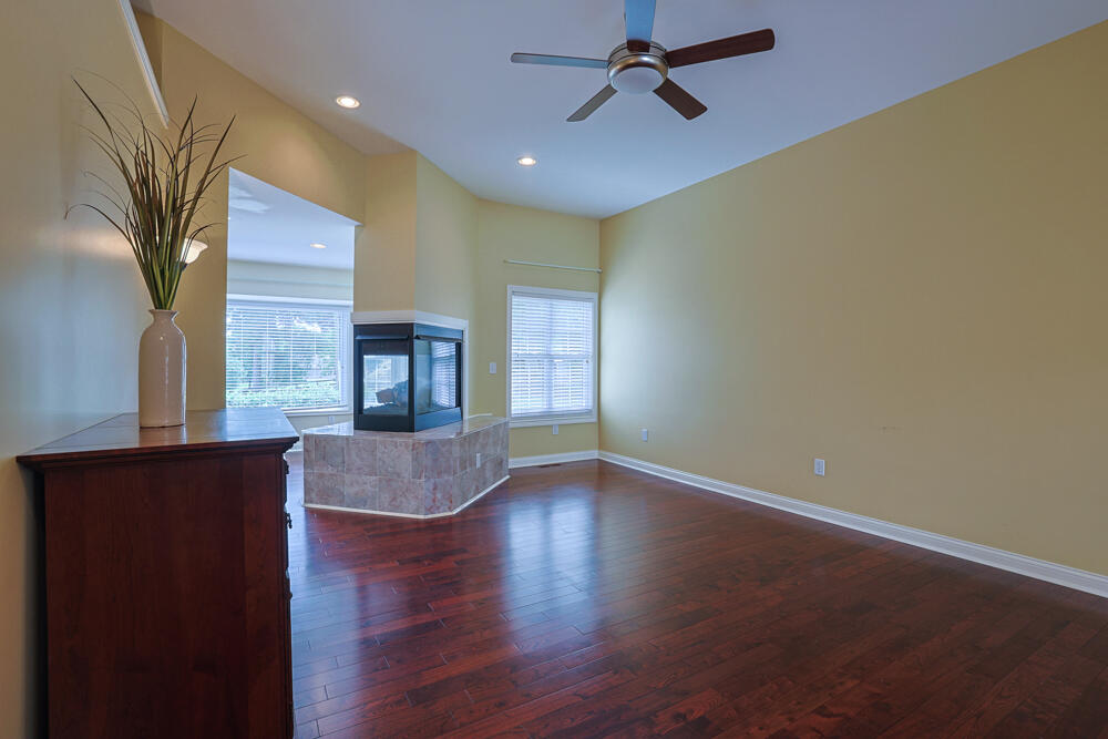 28 N Dilcrest Circle Property Photo 6