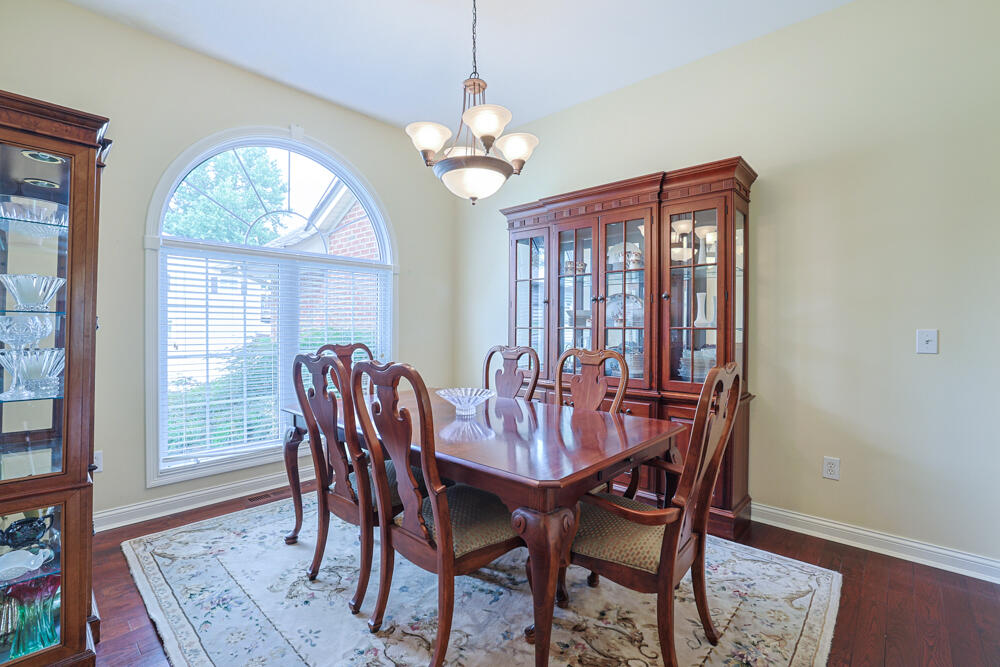 28 N Dilcrest Circle Property Photo 10