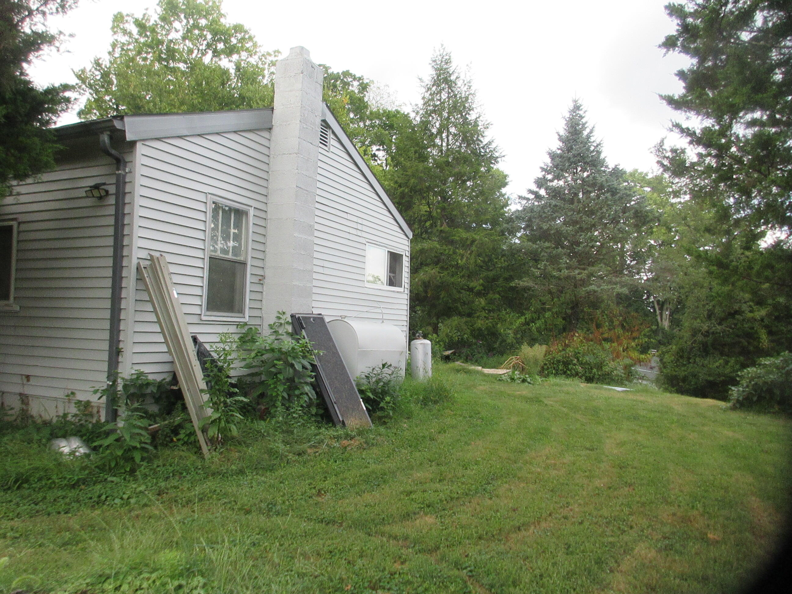 196 Shaw Avenue Property Photo 4