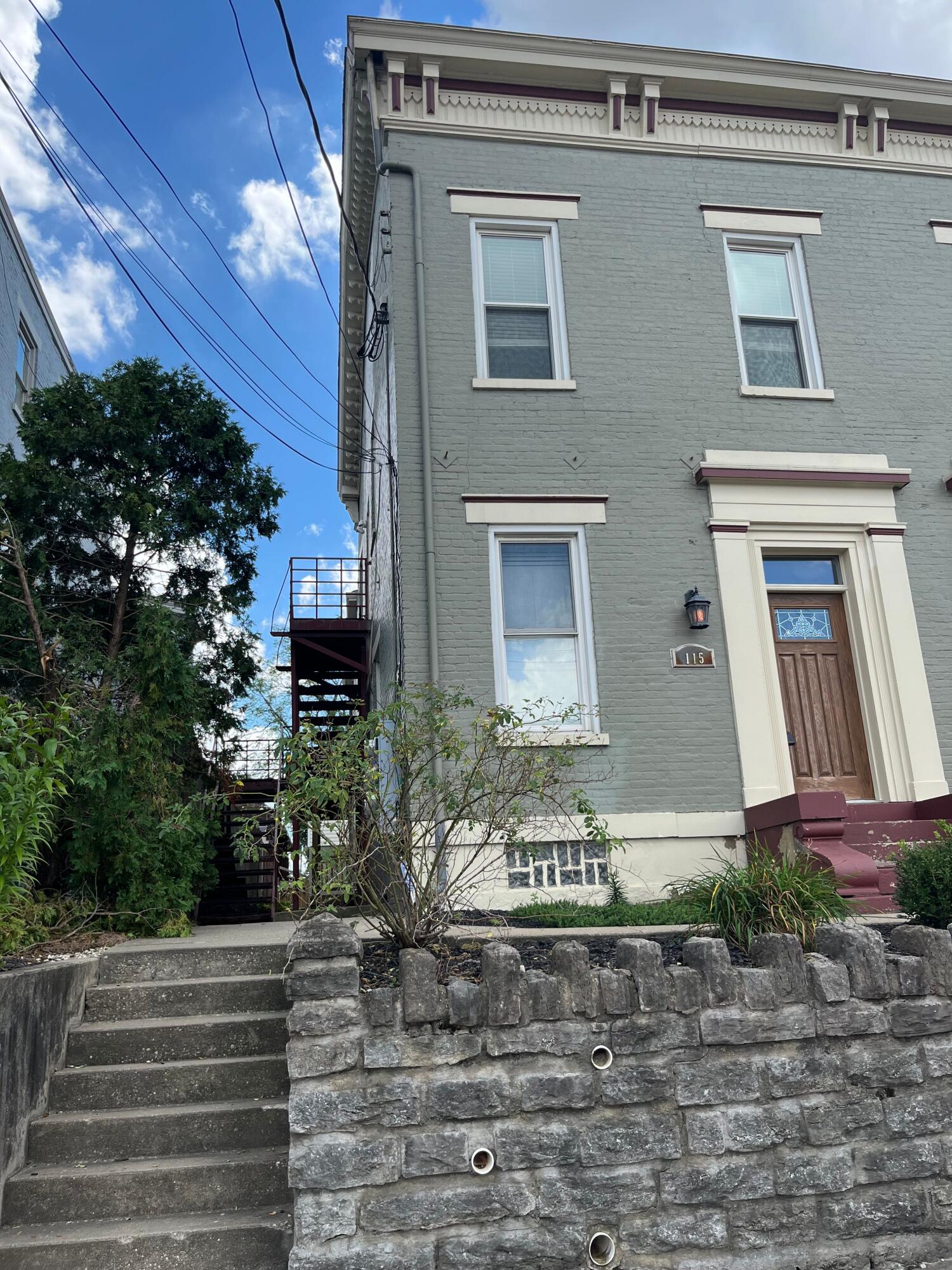 115 E 8th Street Property Photo 3