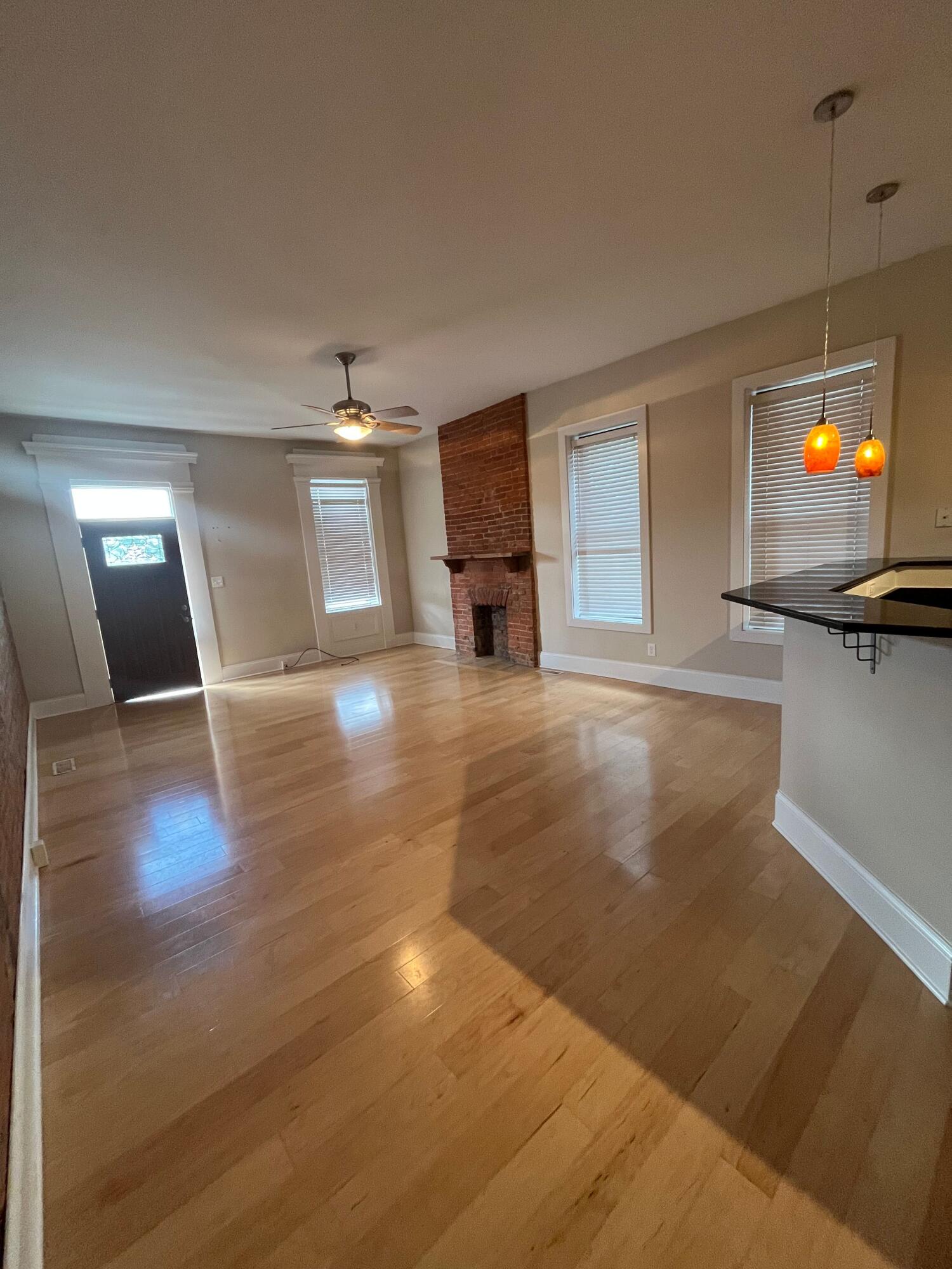 115 E 8th Street Property Photo 4
