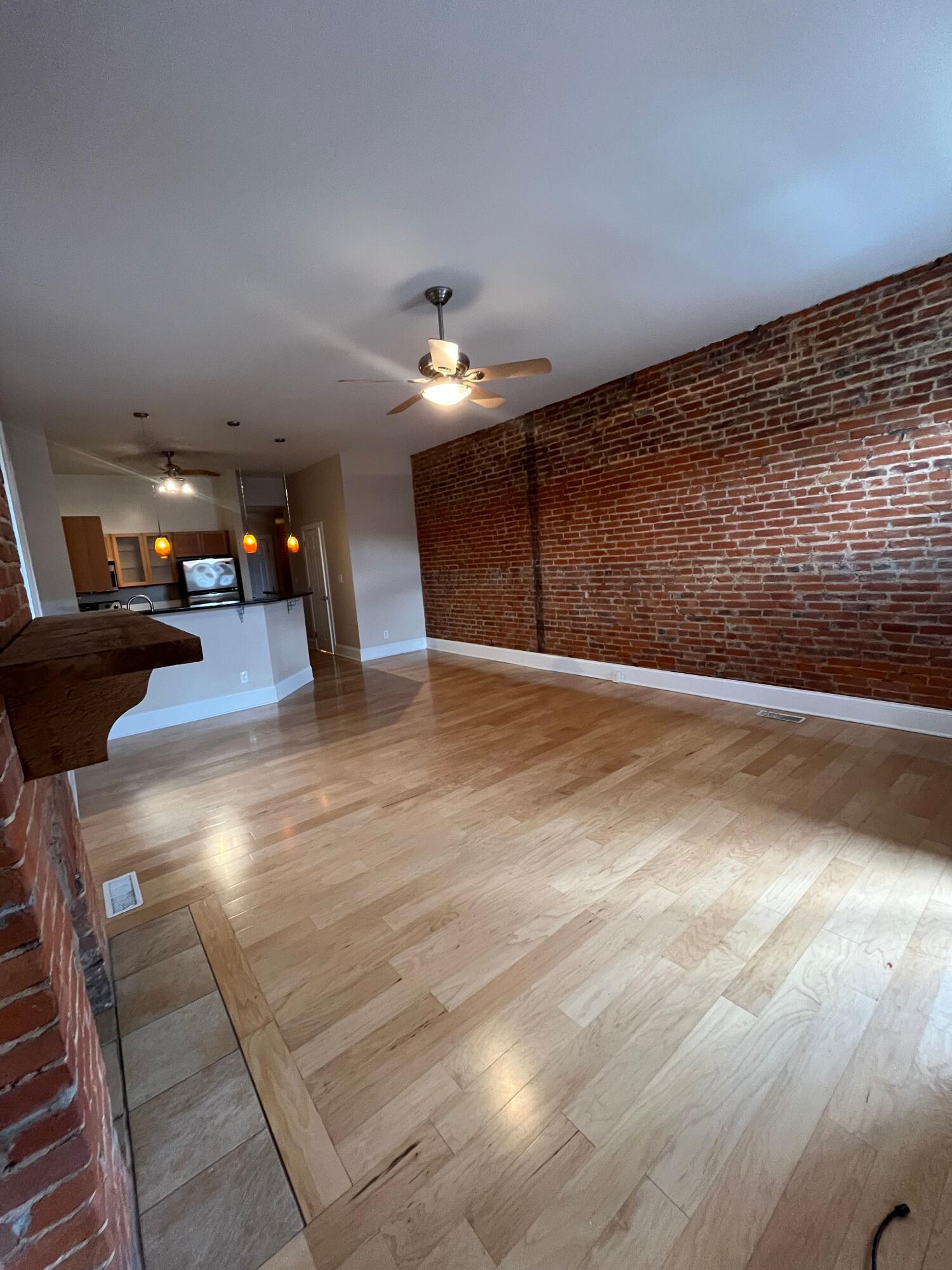 115 E 8th Street Property Photo 5