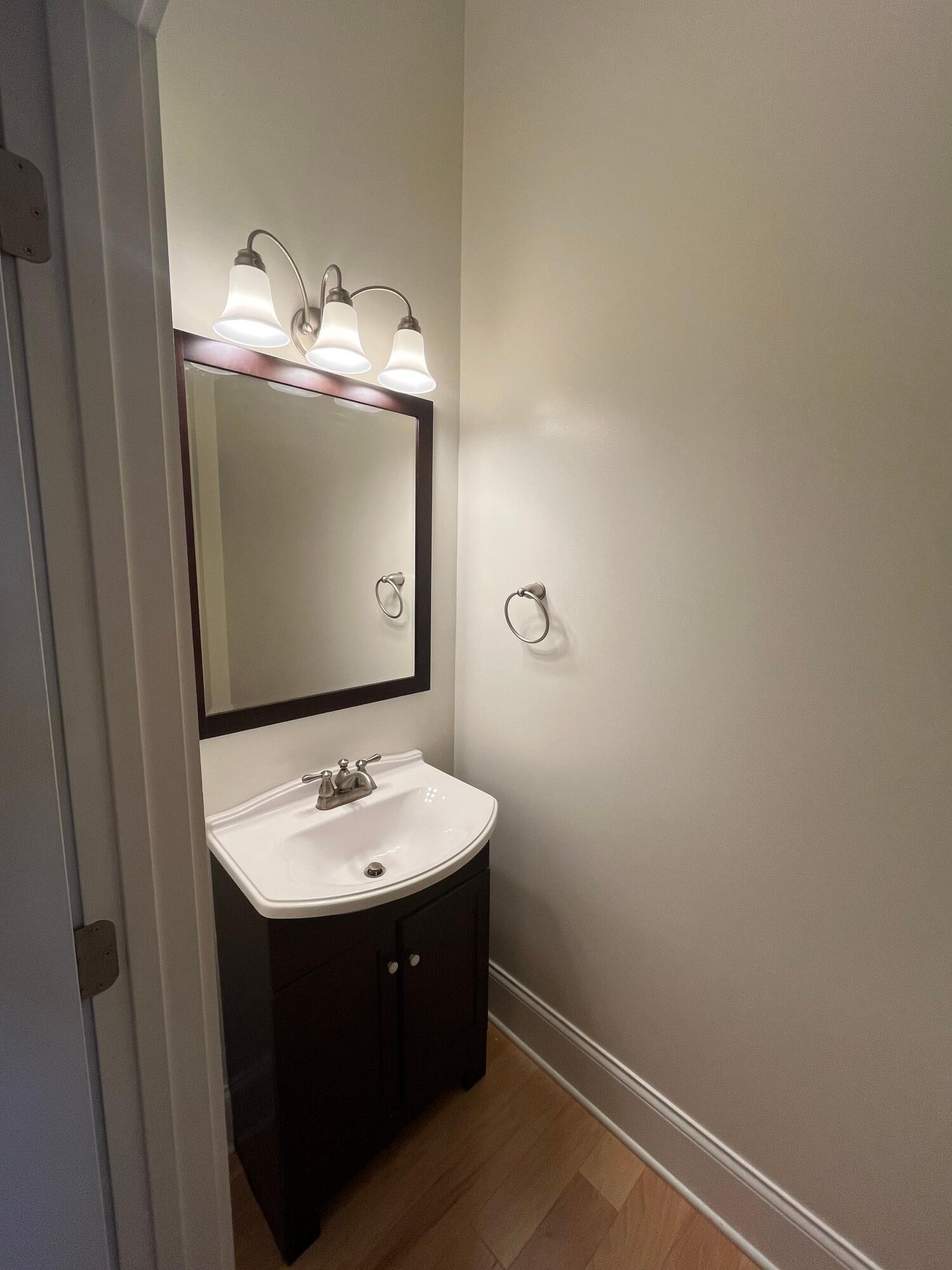 115 E 8th Street Property Photo 10