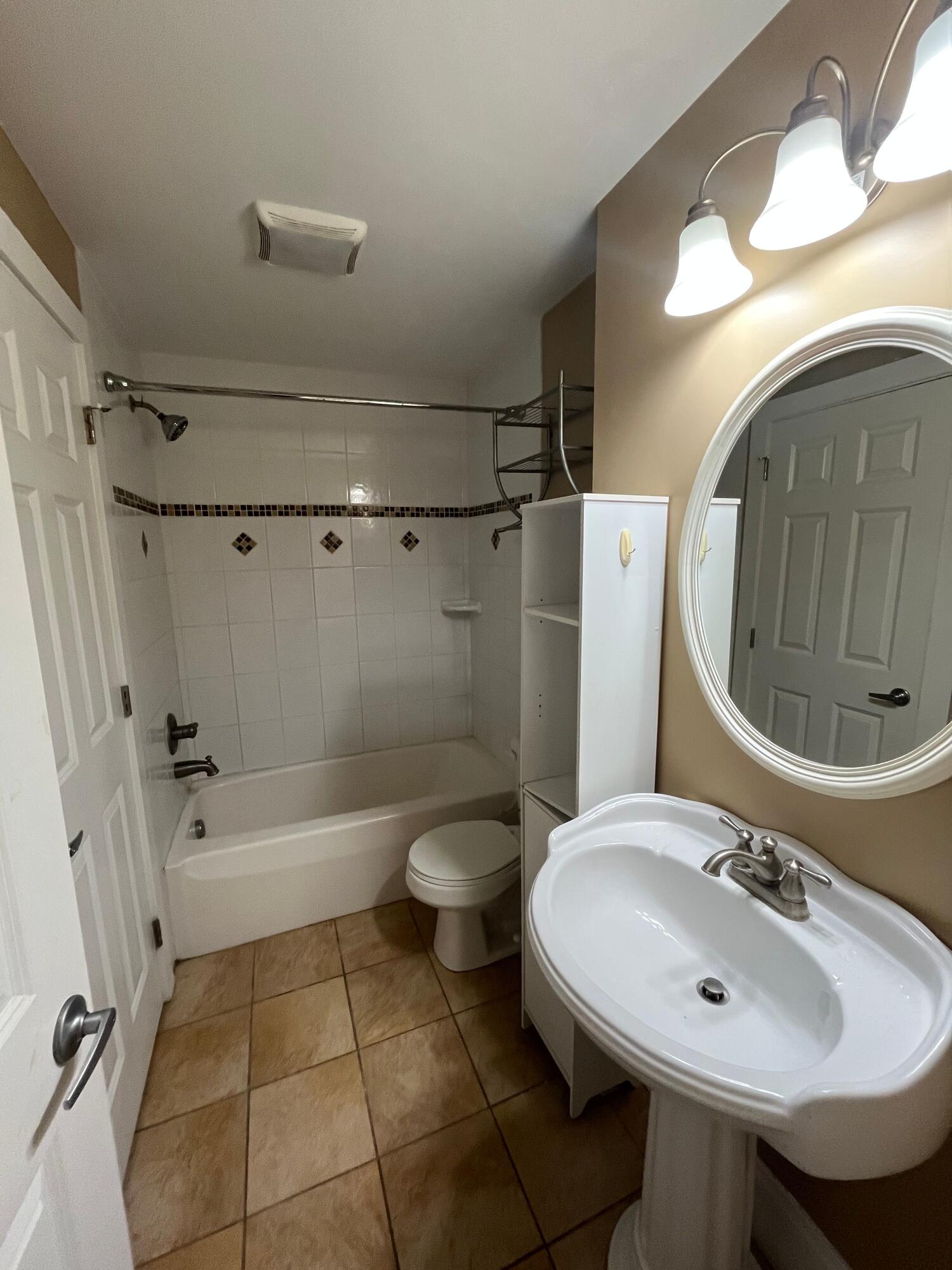 115 E 8th Street Property Photo 19
