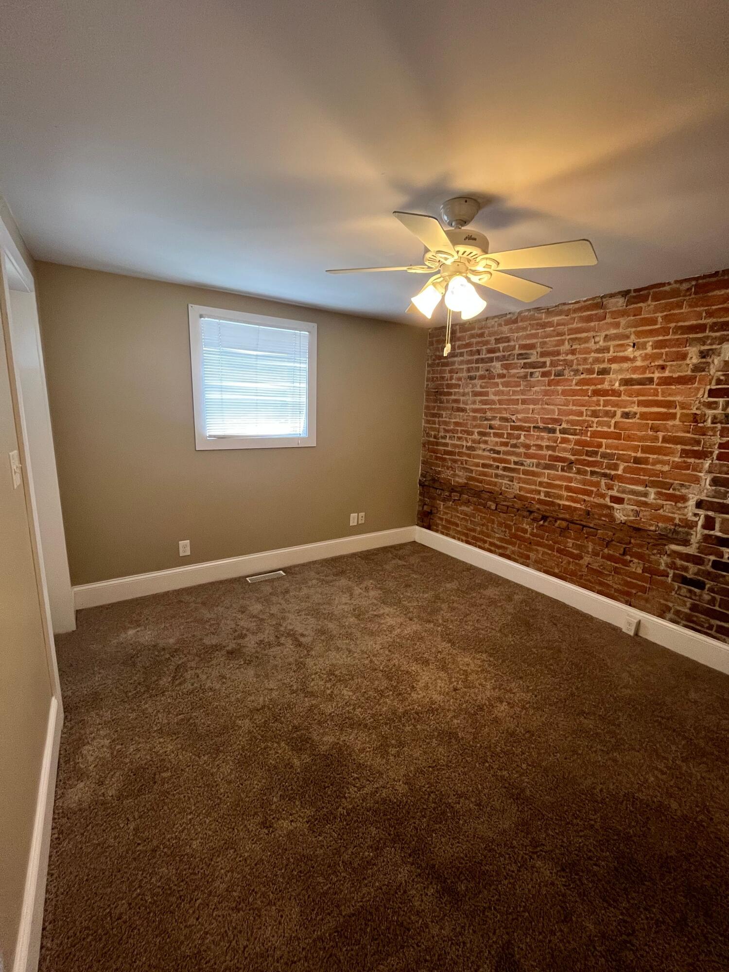 115 E 8th Street Property Photo 22