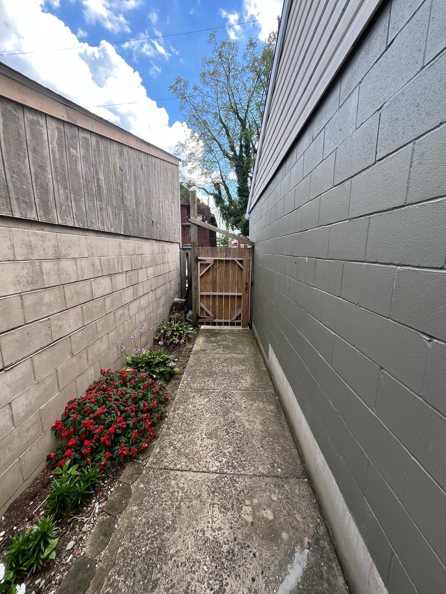 115 E 8th Street Property Photo 24