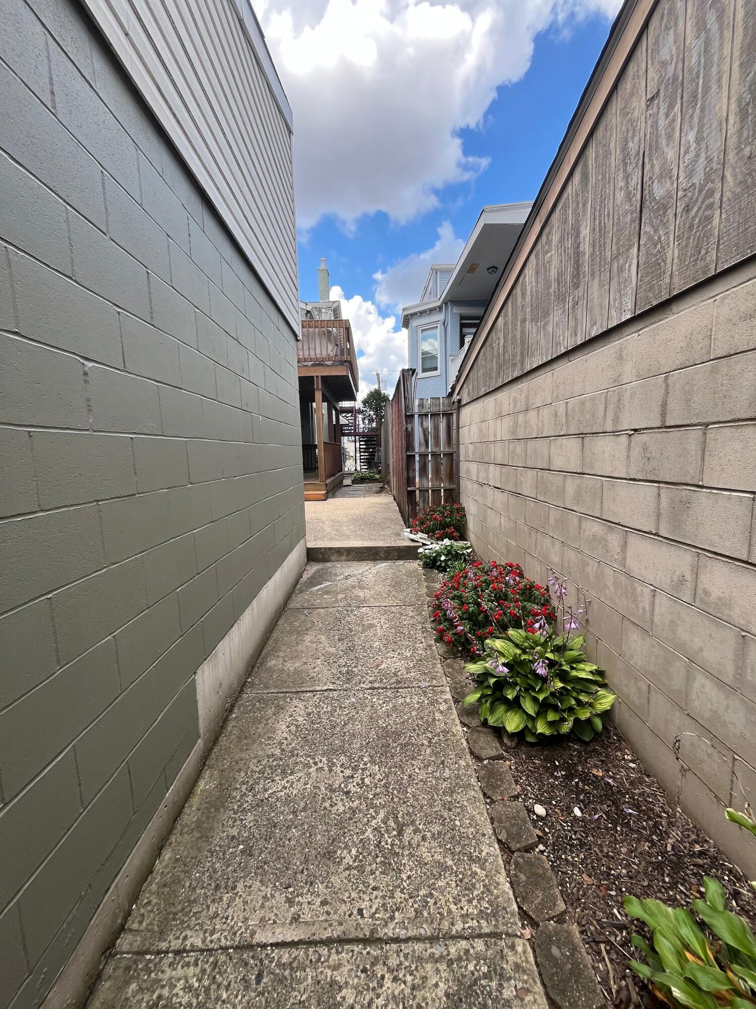115 E 8th Street Property Photo 27