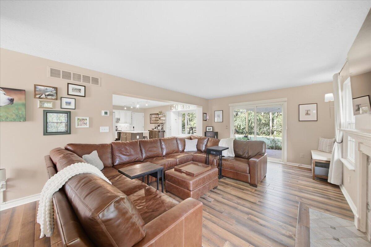 10001 Irish Way Property Photo 7