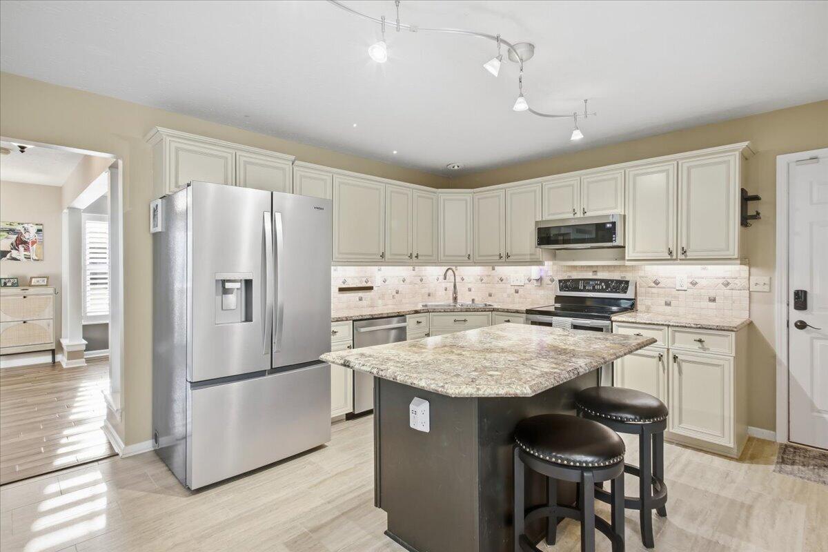 10001 Irish Way Property Photo 12