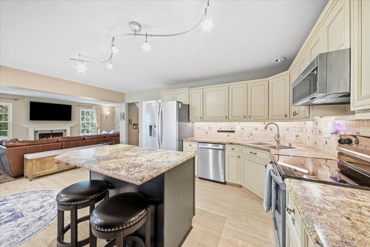 10001 Irish Way Property Photo 13