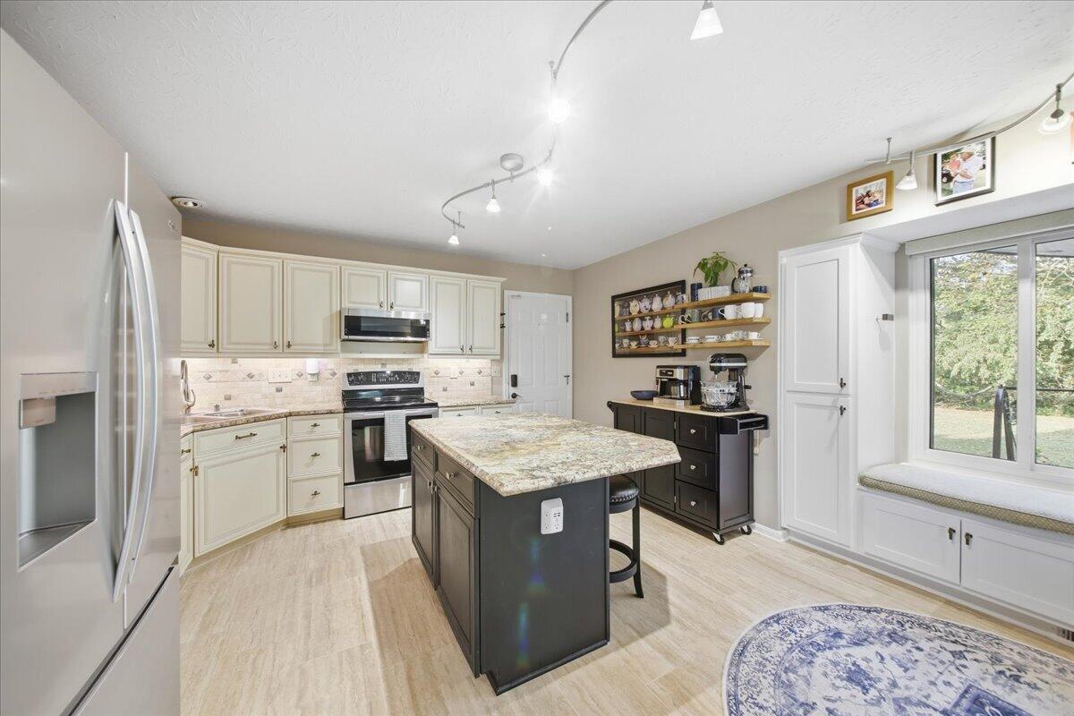 10001 Irish Way Property Photo 14