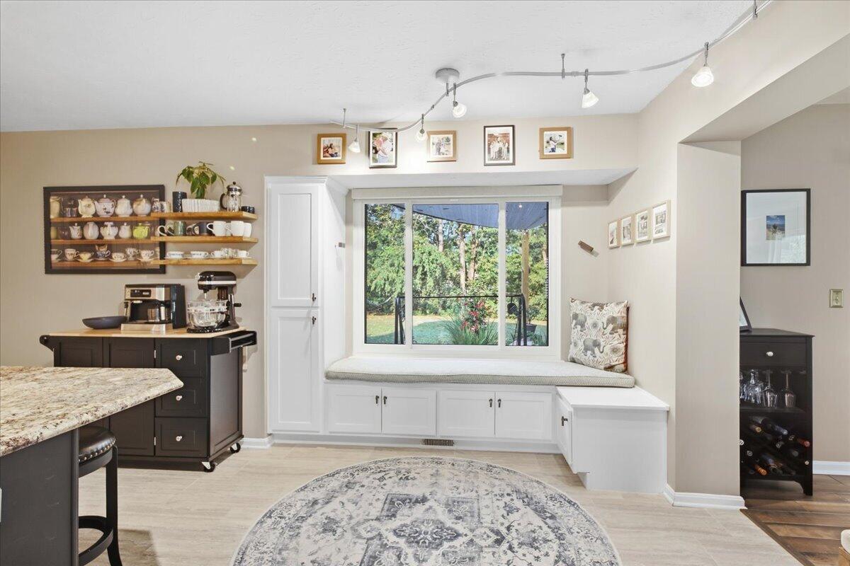 10001 Irish Way Property Photo 15
