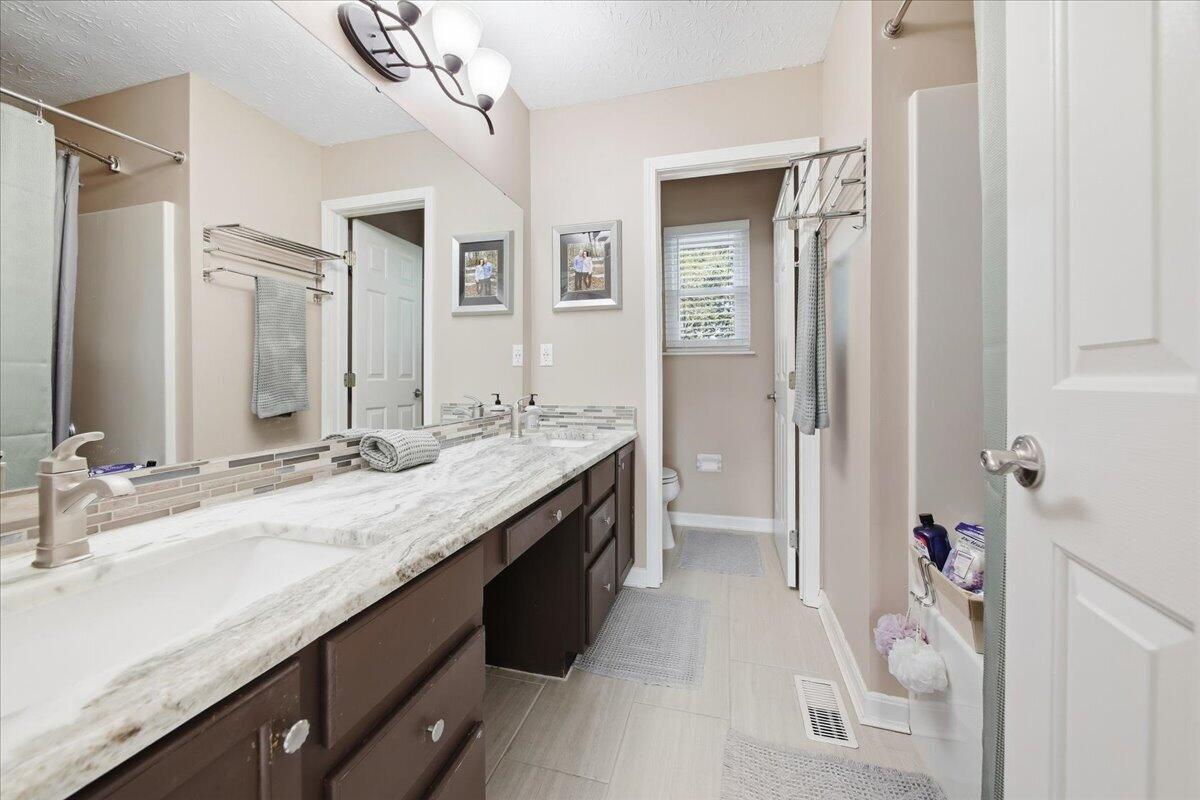 10001 Irish Way Property Photo 24