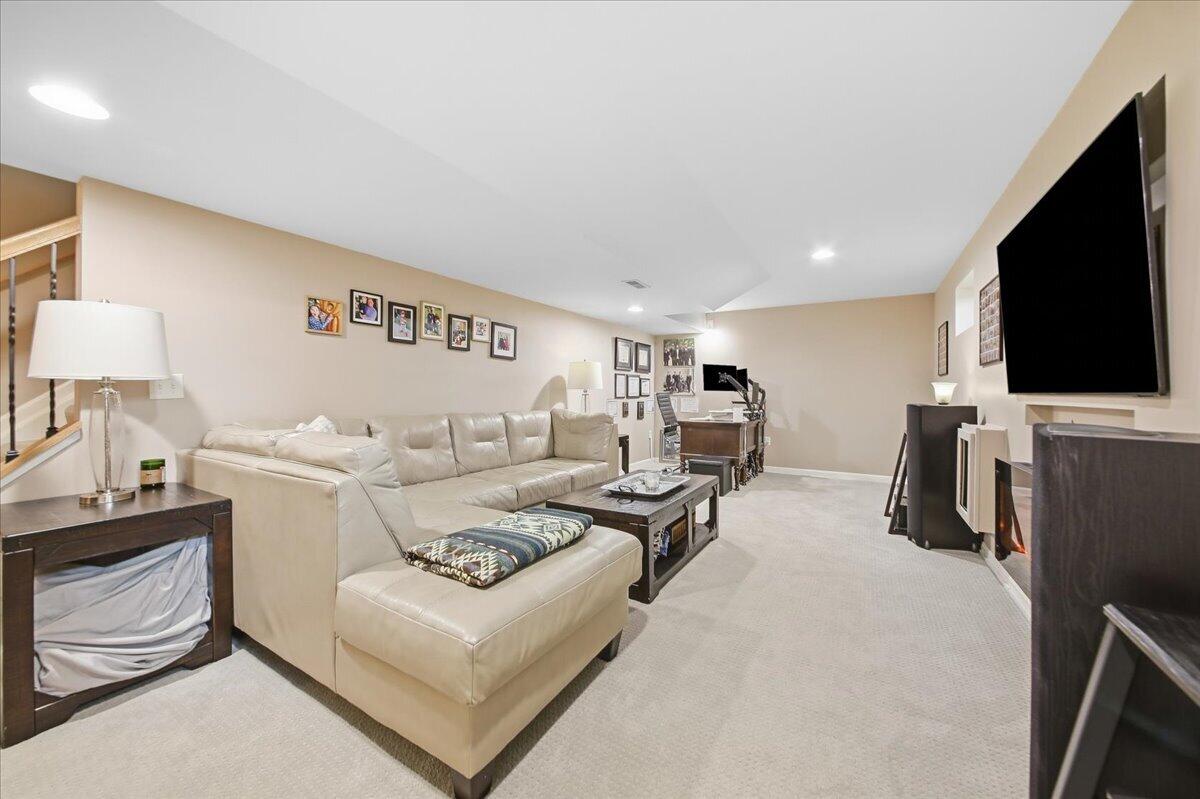 10001 Irish Way Property Photo 32