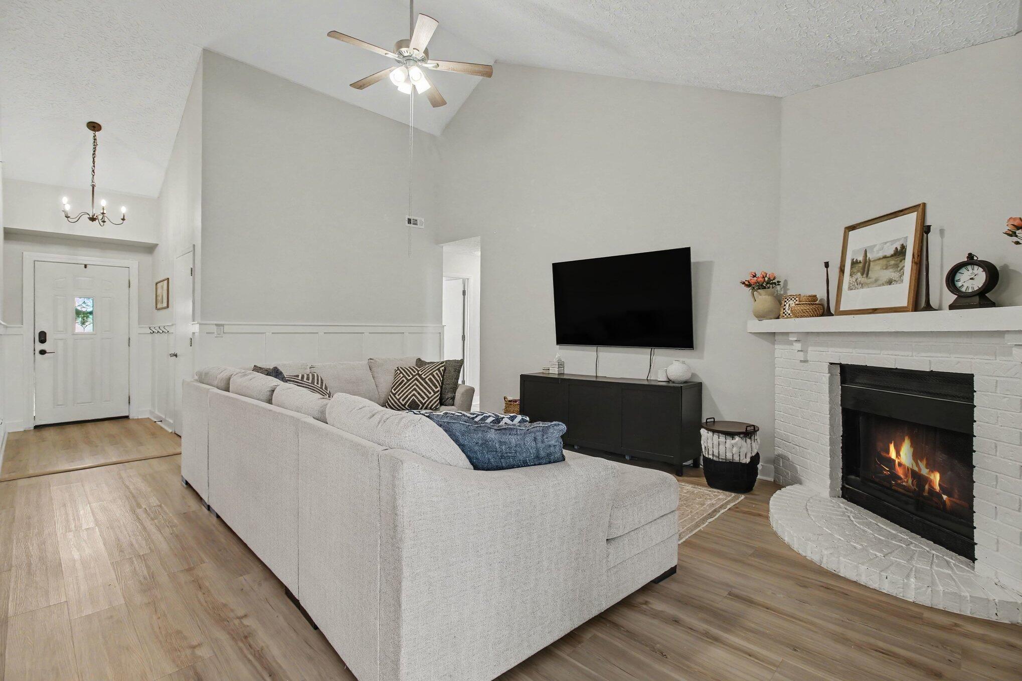 2616 Inez Court Property Photo 4