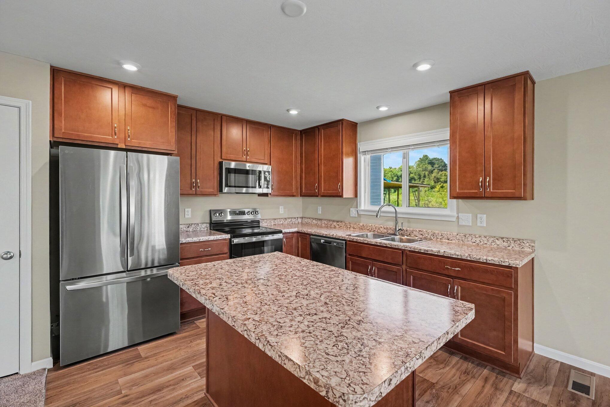 2356 John James Court Property Photo 10