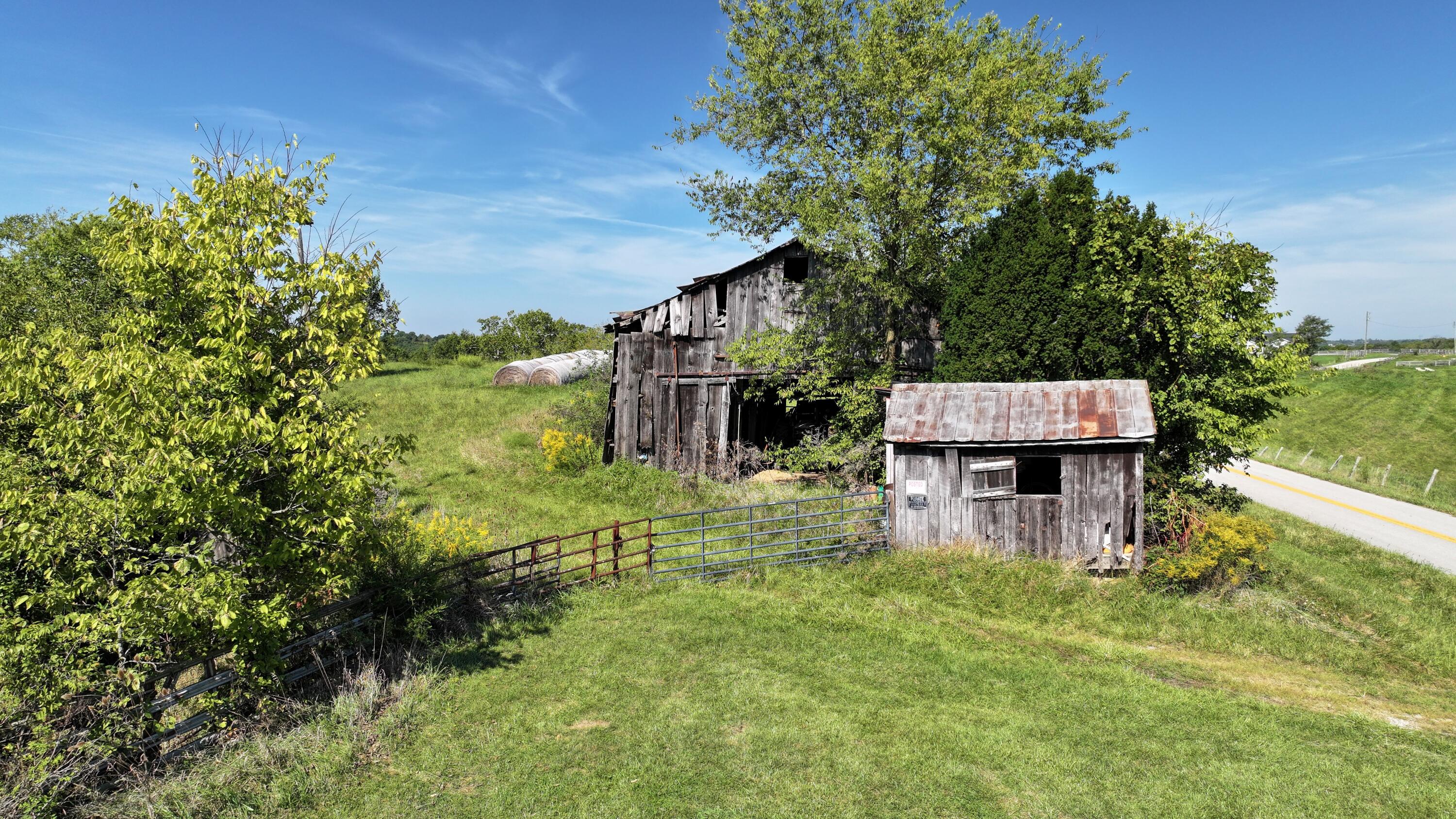 2470 Southfork Road Property Photo 6