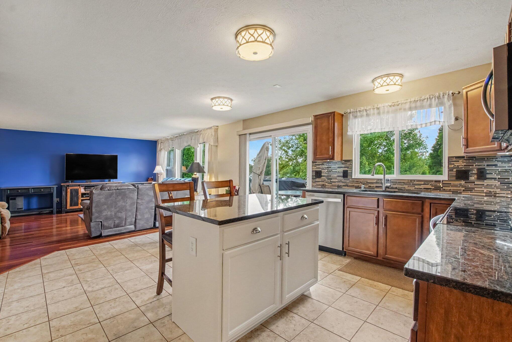 933 Hawkshead Lane Property Photo 38