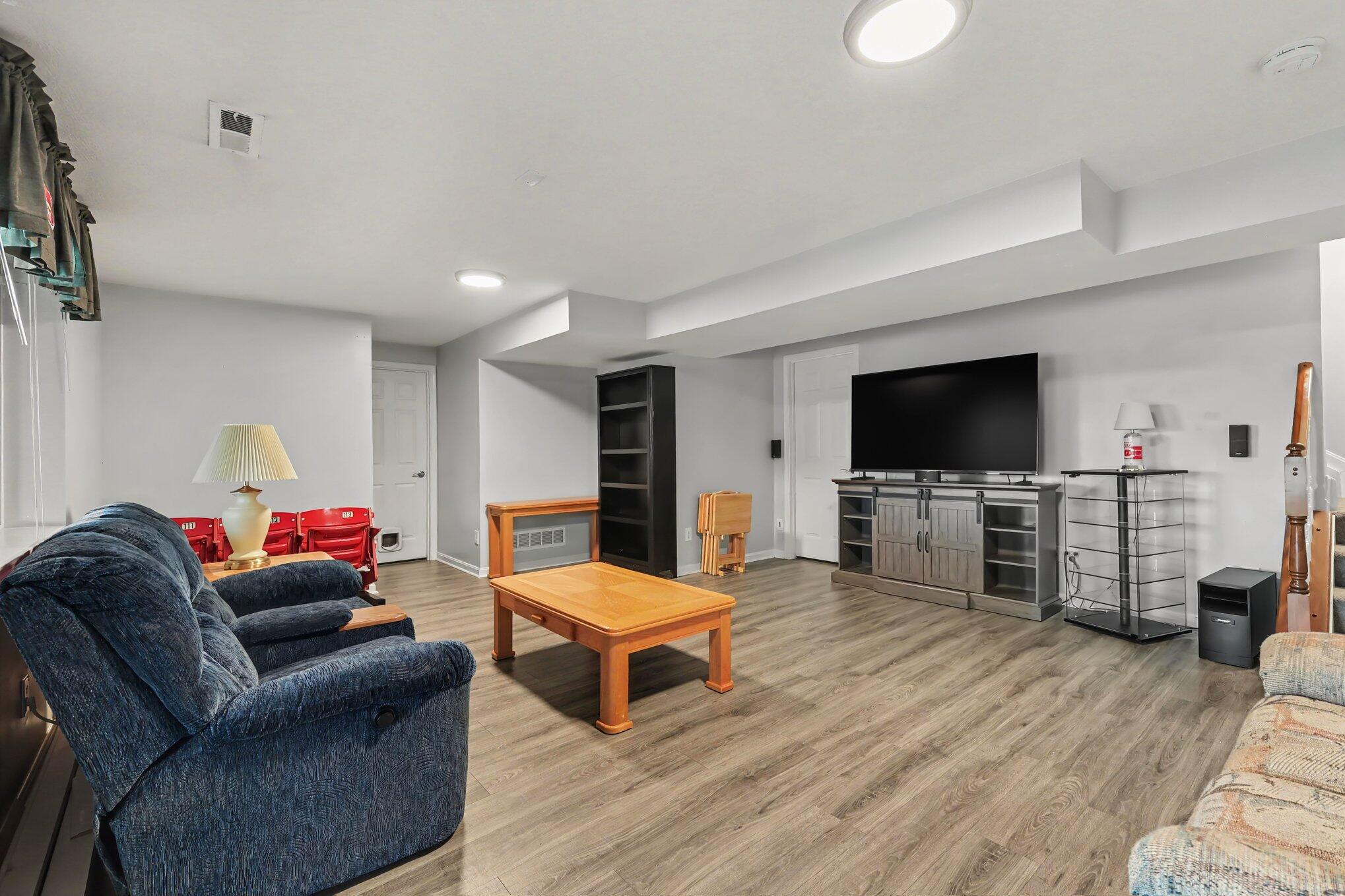 933 Hawkshead Lane Property Photo 43