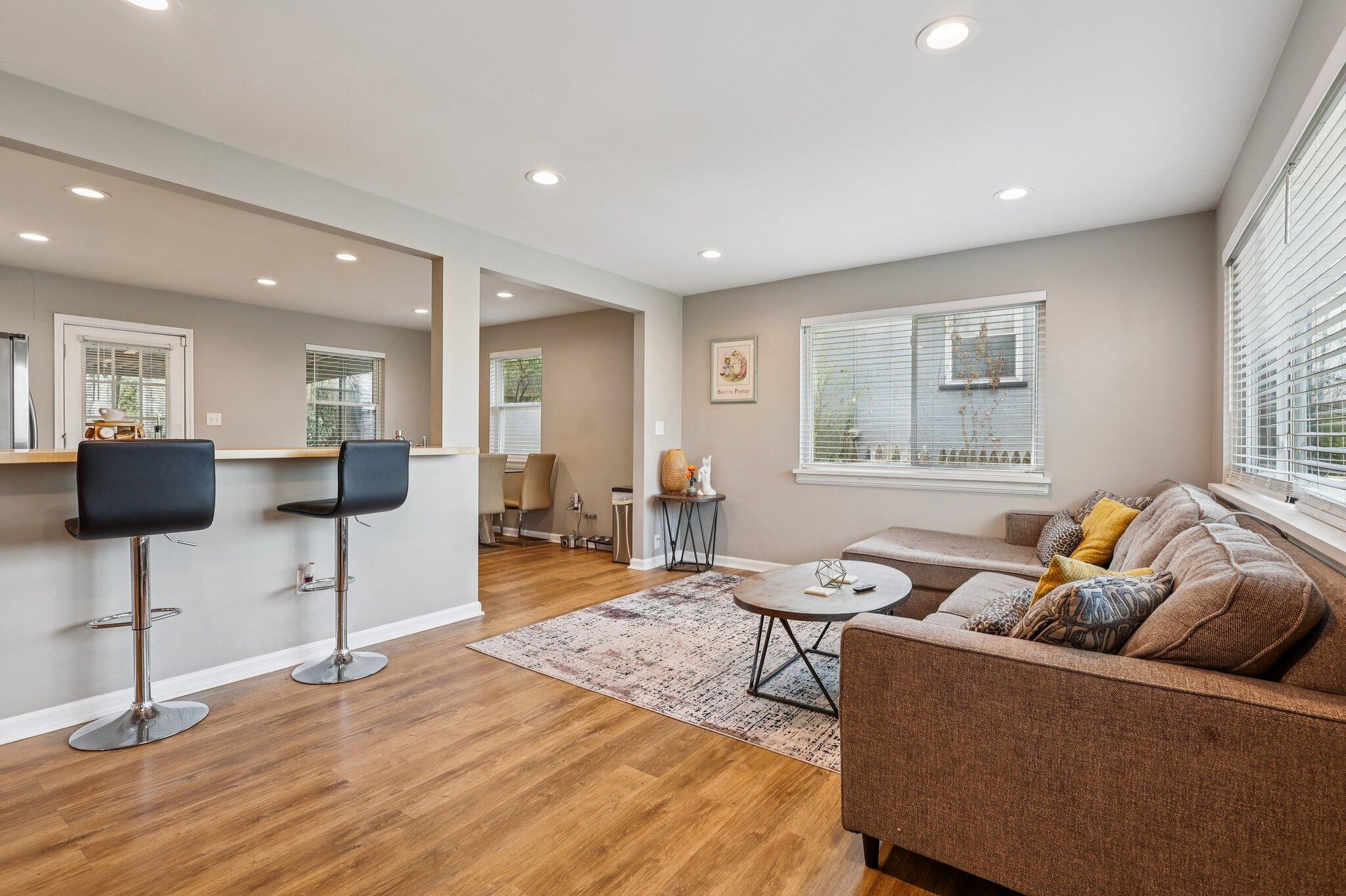 621 Edgecliff Street Property Photo 2