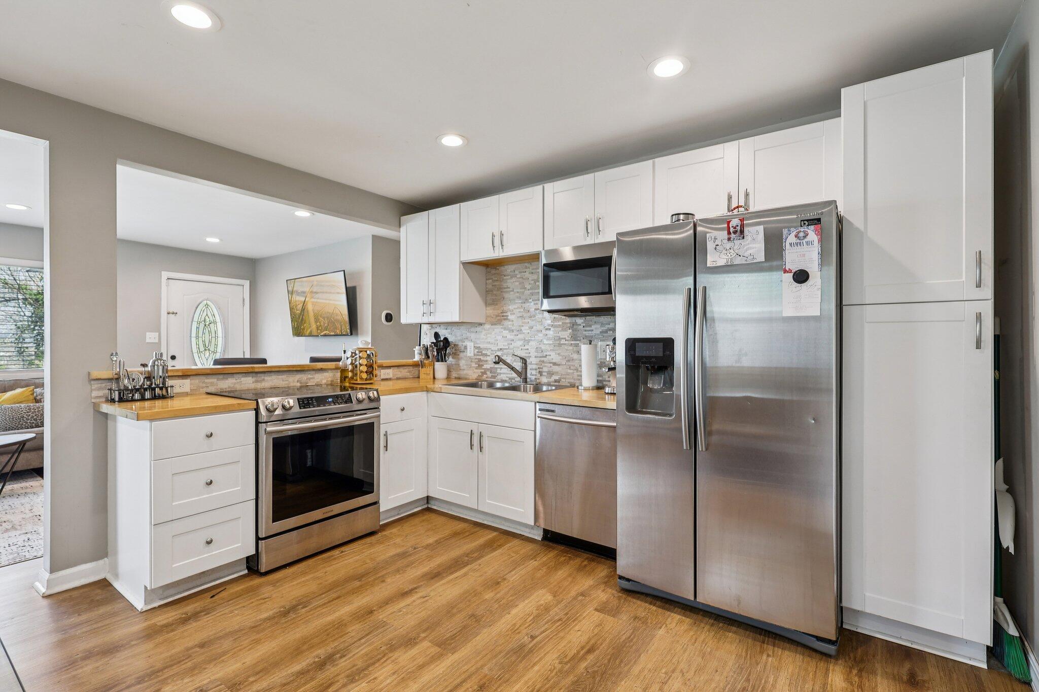 621 Edgecliff Street Property Photo 3