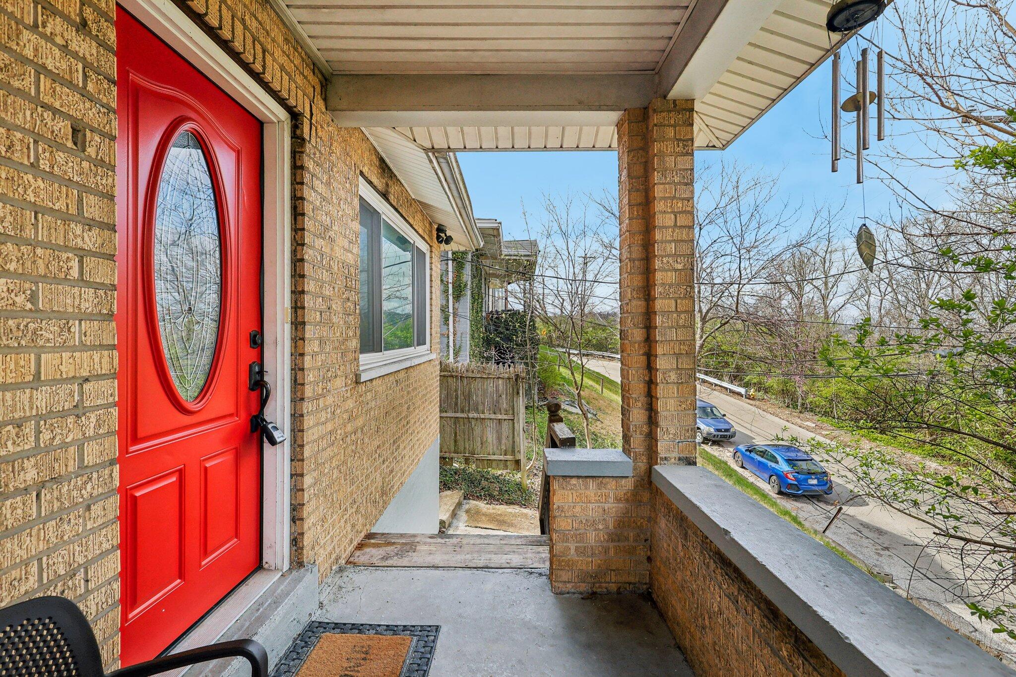 621 Edgecliff Street Property Photo 7