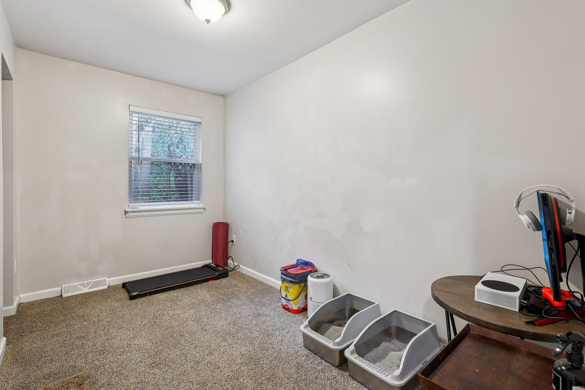 621 Edgecliff Street Property Photo 25