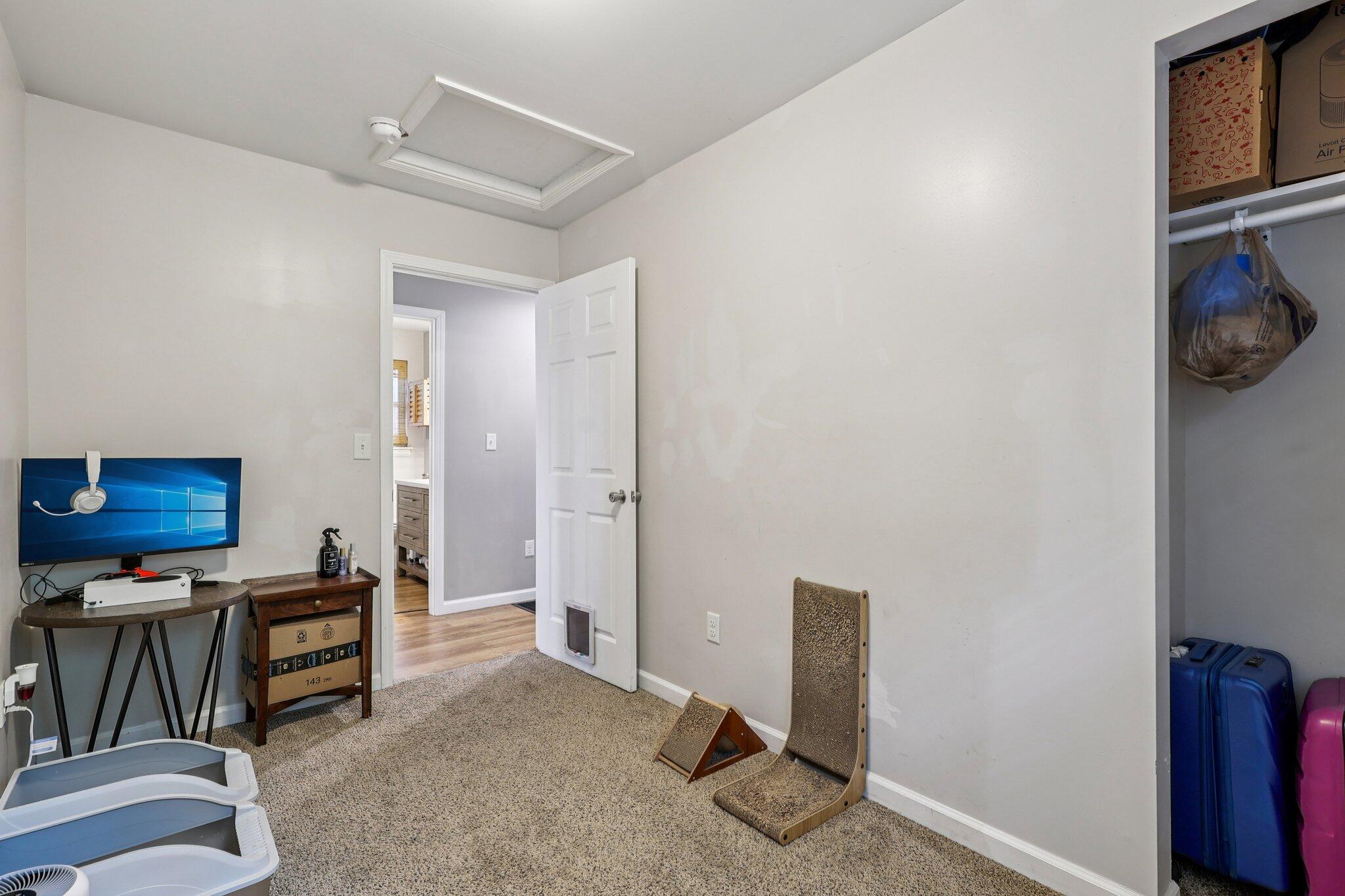 621 Edgecliff Street Property Photo 26