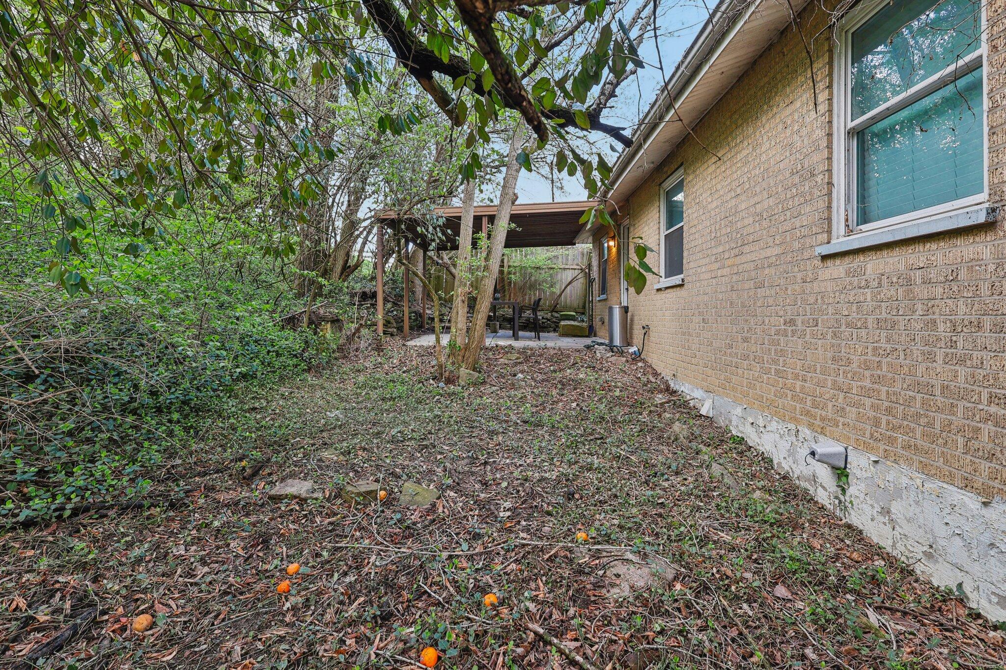 621 Edgecliff Street Property Photo 27