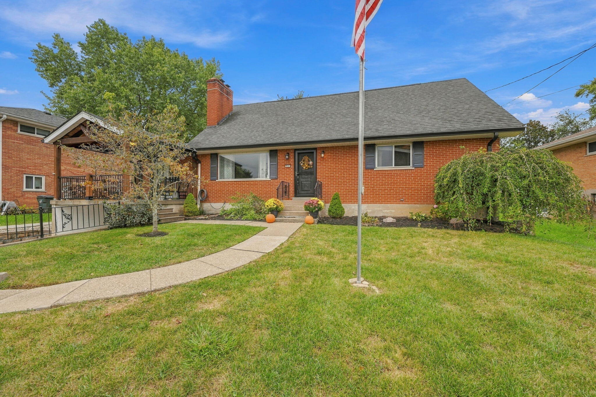 920 Sunglow Property Photo 1