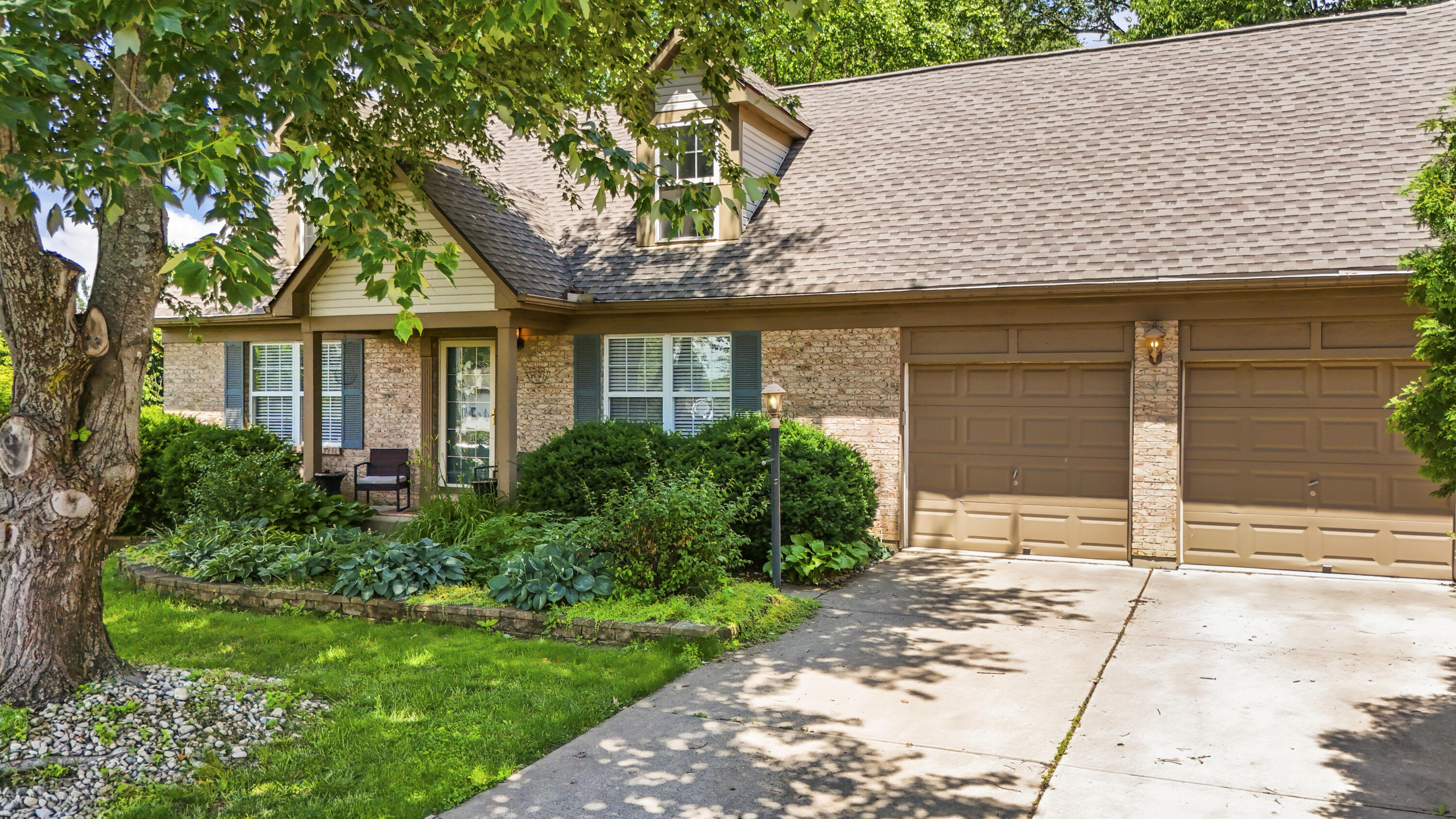 2951 Babbling Brook Way Property Photo 3
