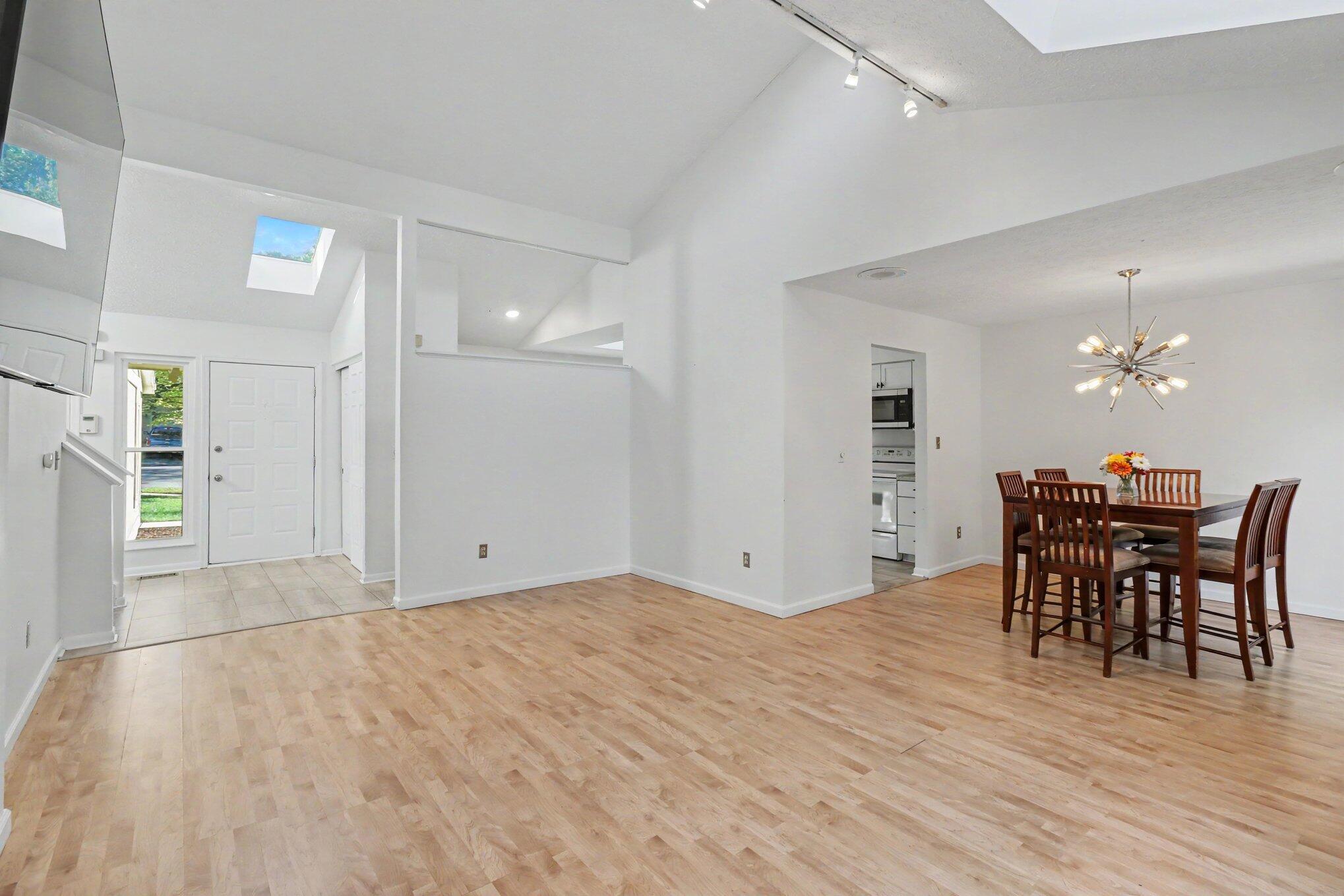 1553 Linden Court Property Photo 1