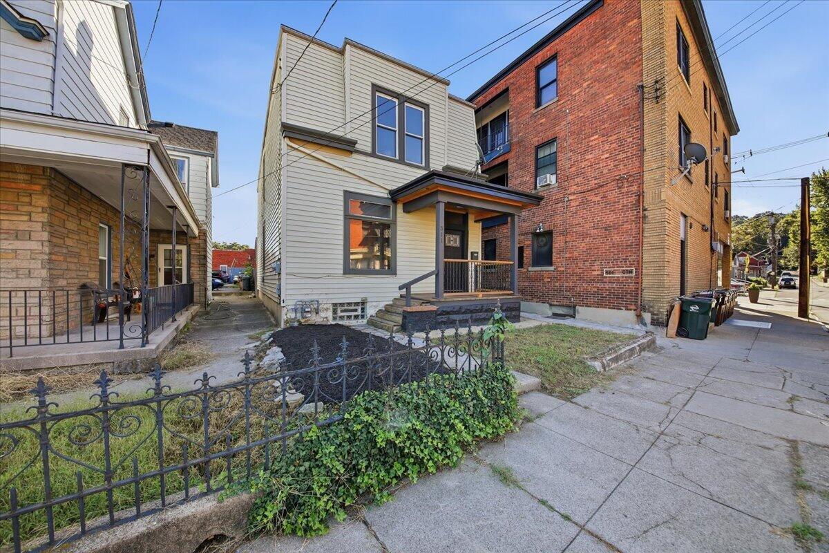 511 Mckinney Avenue Property Photo 1
