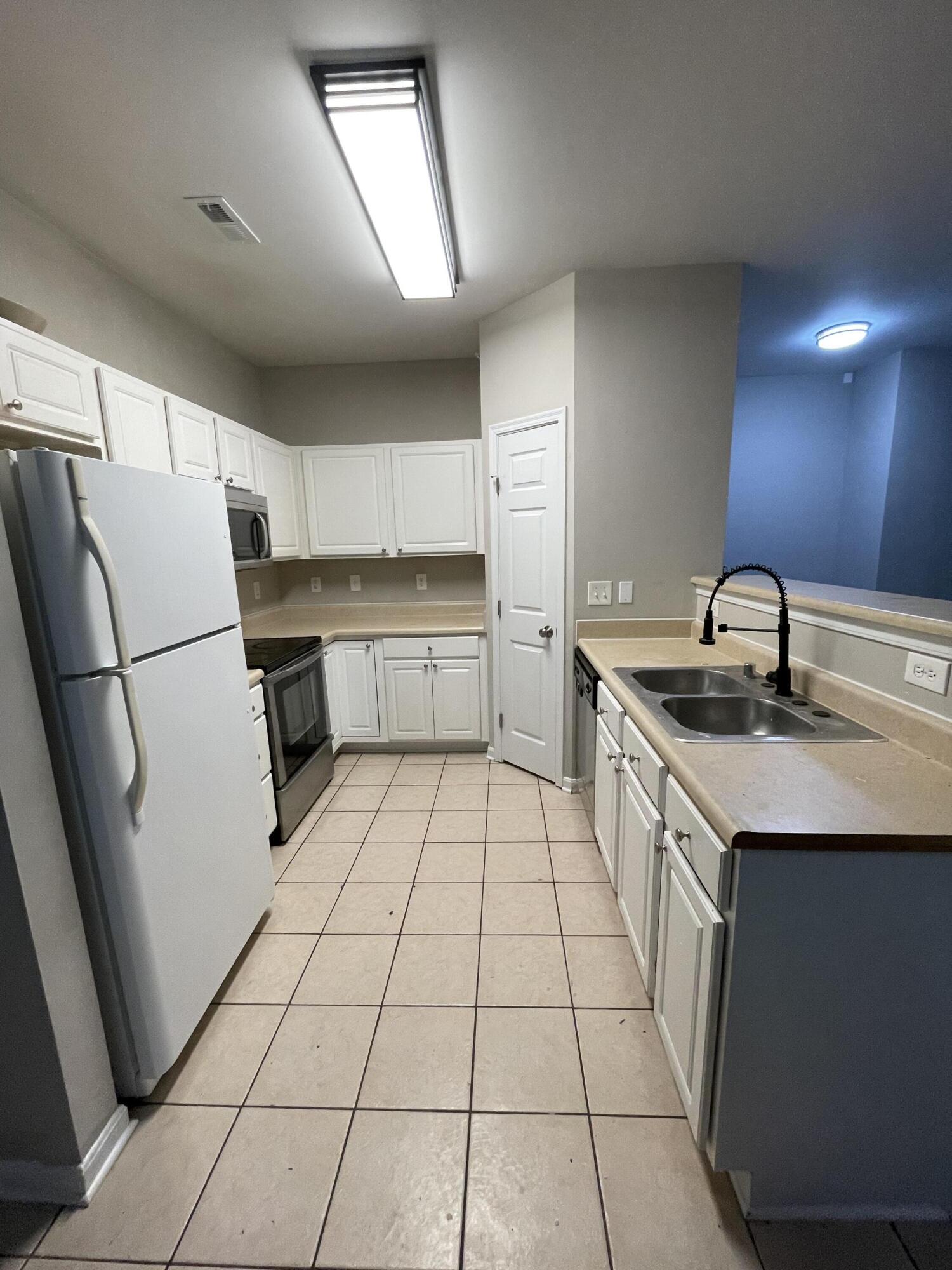 541 Ivy Ridge Drive Property Photo 4