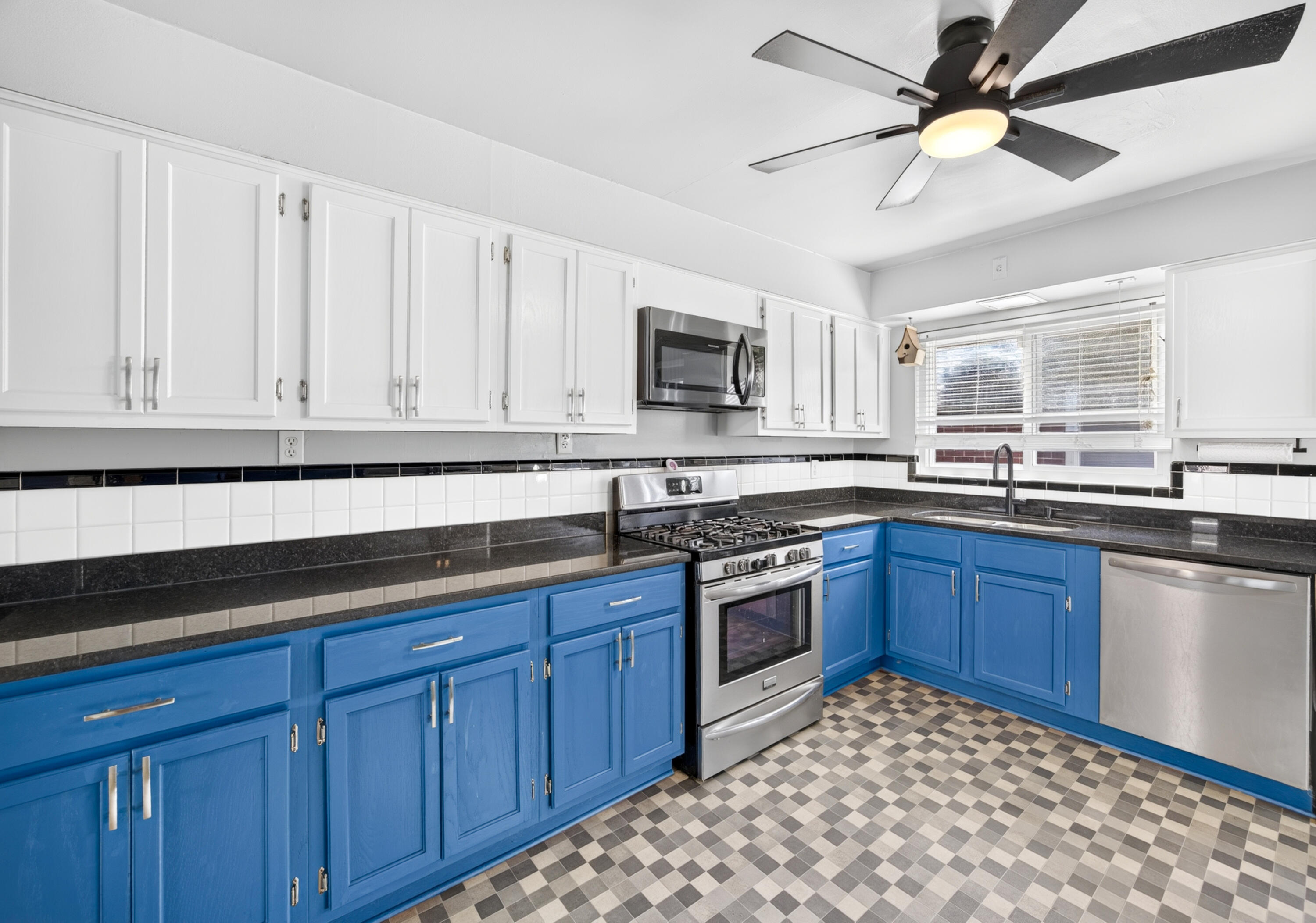 2709 Birch Avenue Property Photo 9