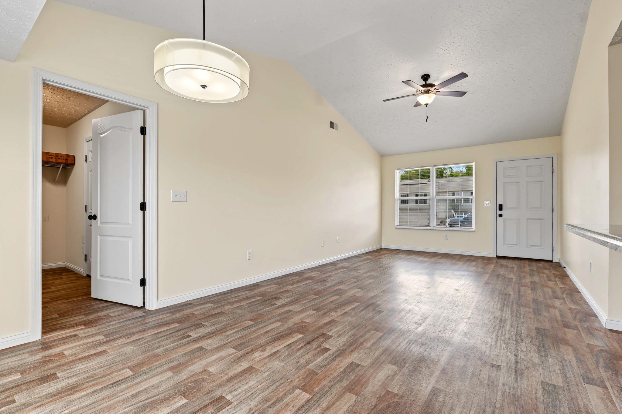 589 Summer Pointe Drive Property Photo 5