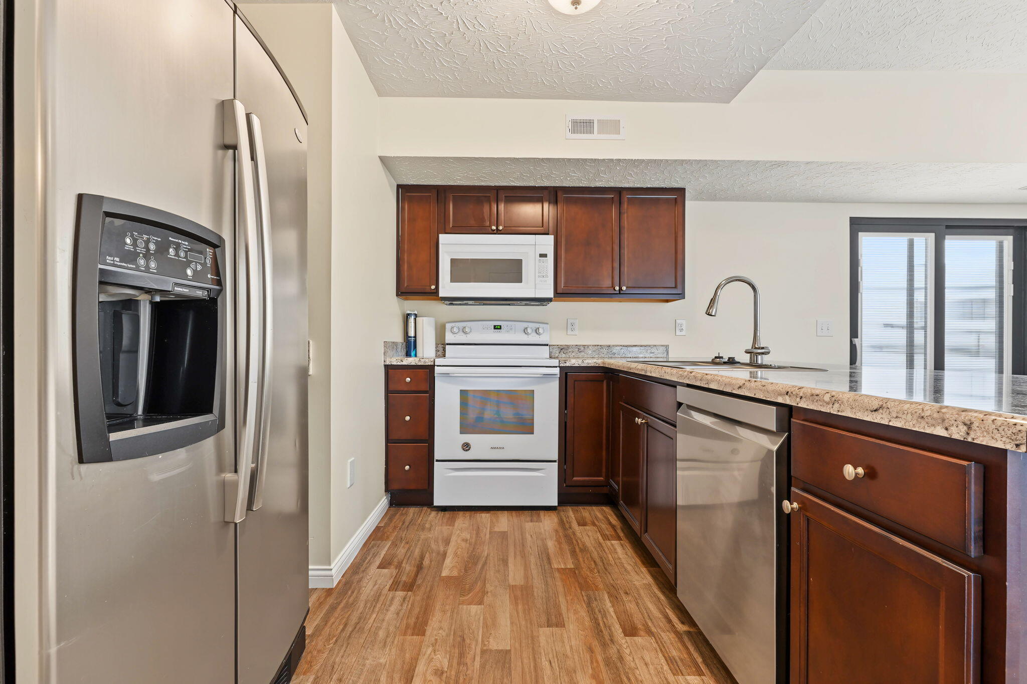 589 Summer Pointe Drive Property Photo 11