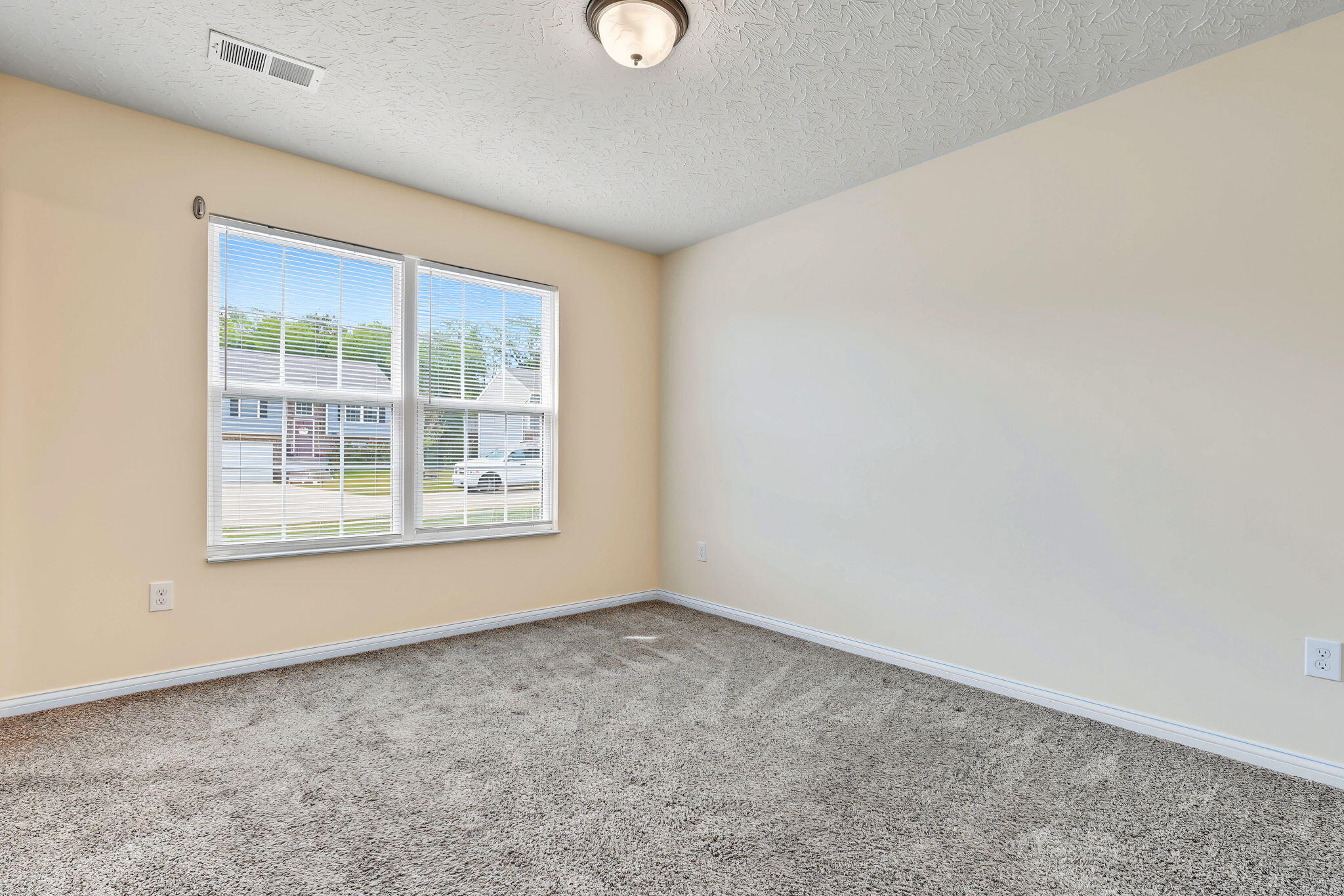 589 Summer Pointe Drive Property Photo 17