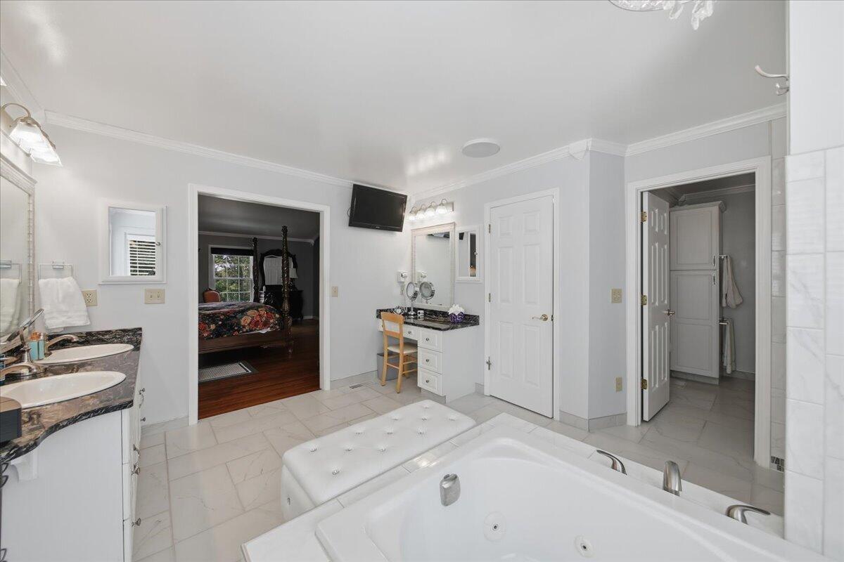2 Raintree Drive Property Photo 30