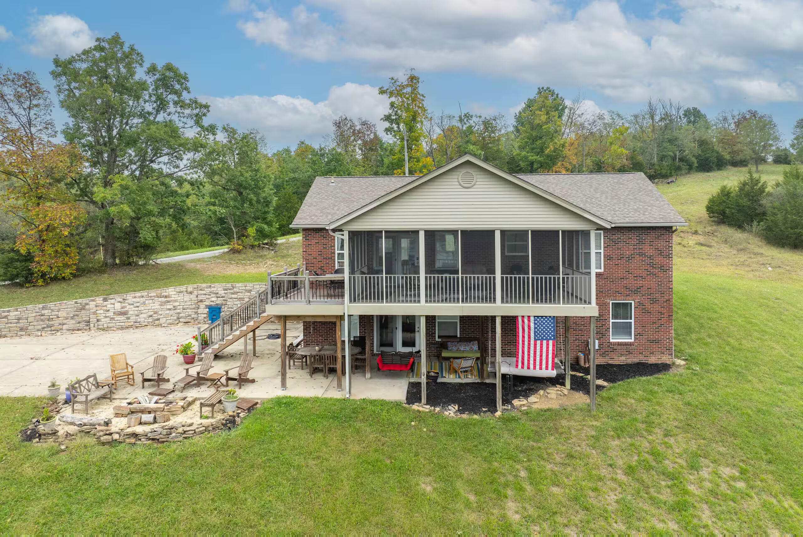 260 Summer Drive Property Photo 2