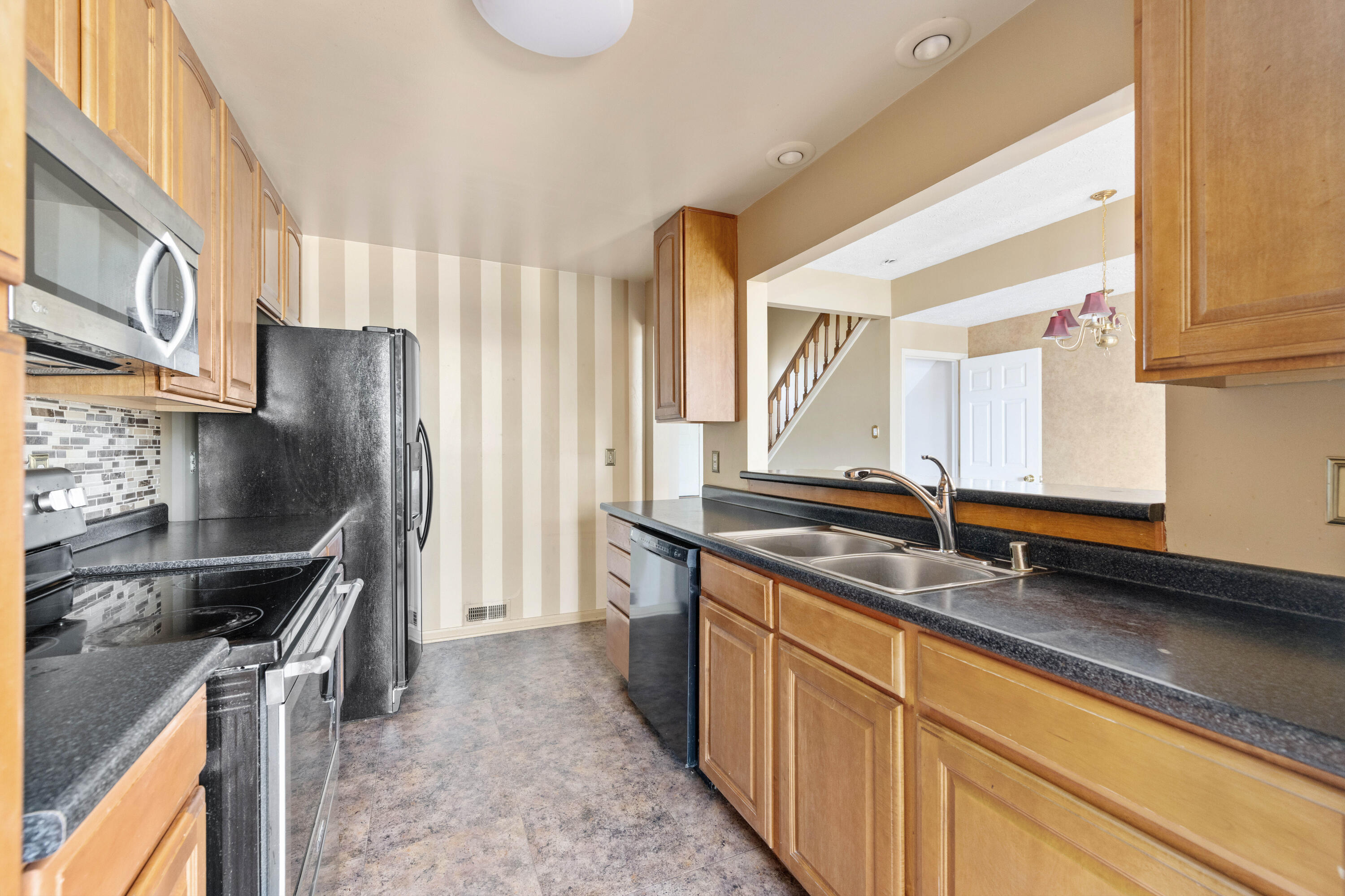 1002 Hackney Court Property Photo 4